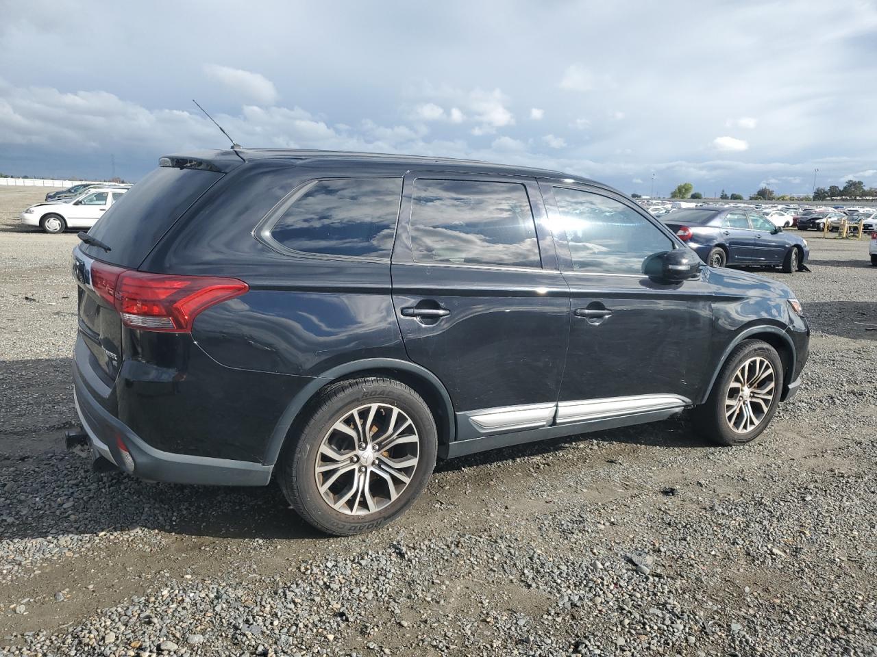 2016 Mitsubishi Outlander, SE