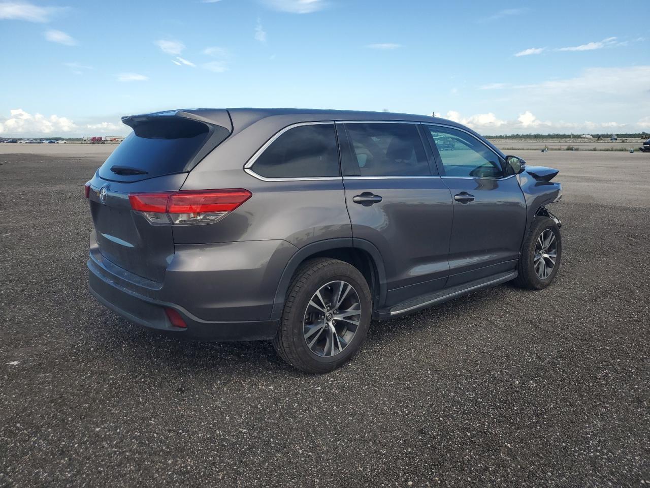 2019 Toyota Highlander, LE