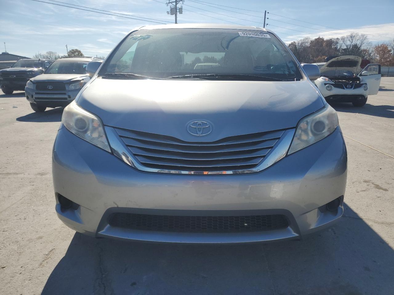 2016 Toyota Sienna, LE