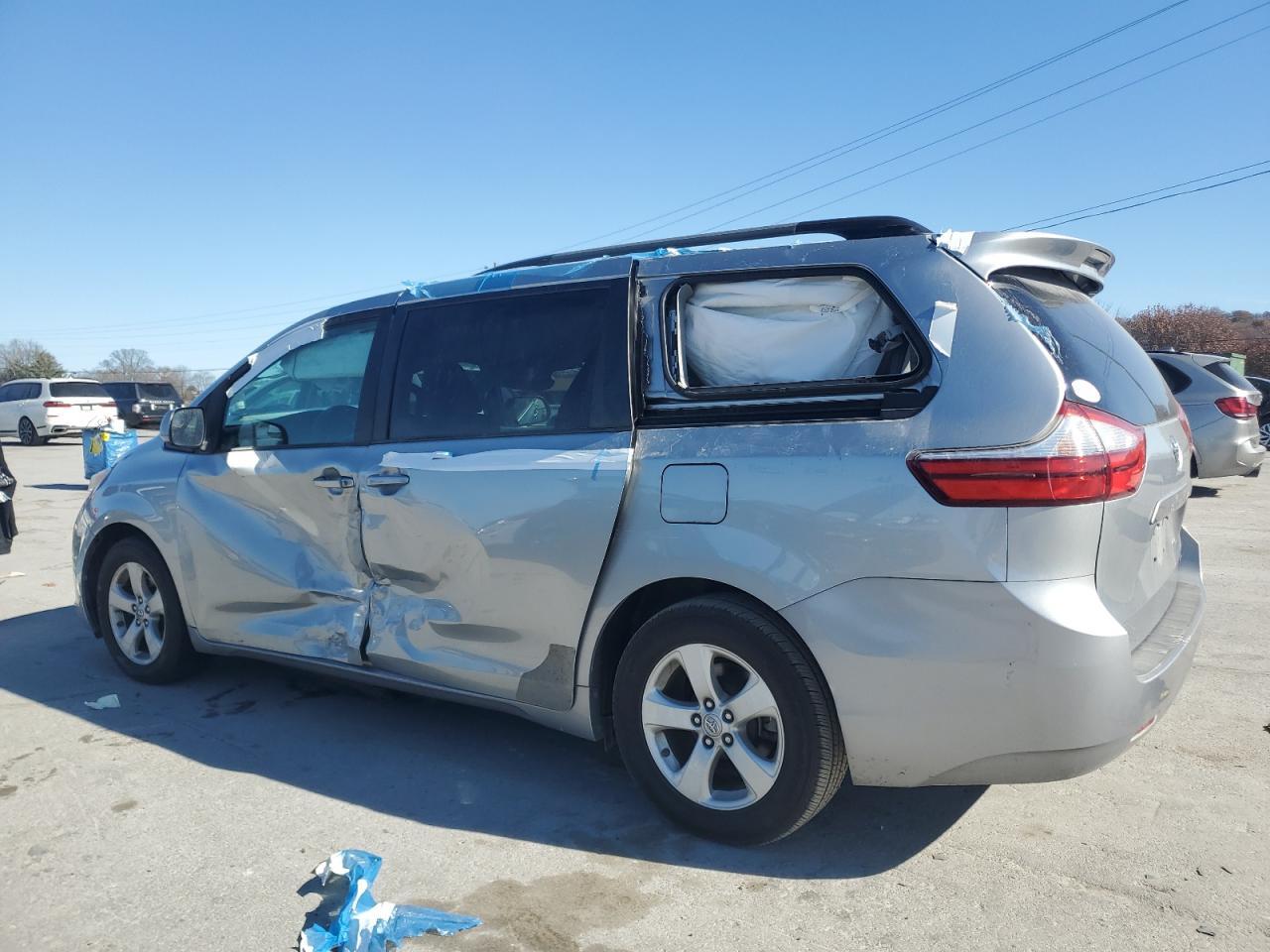 2016 Toyota Sienna, LE