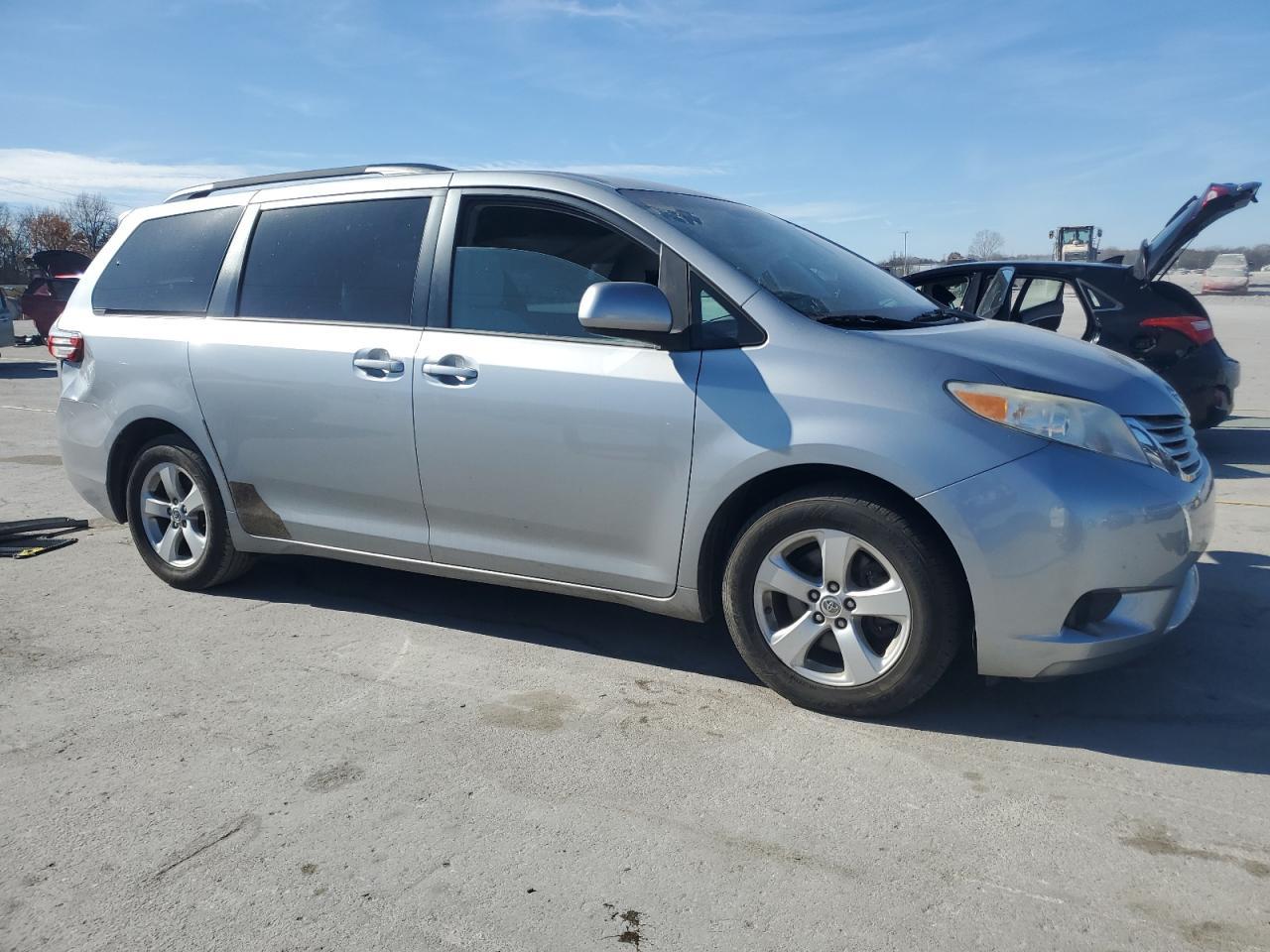 2016 Toyota Sienna, LE