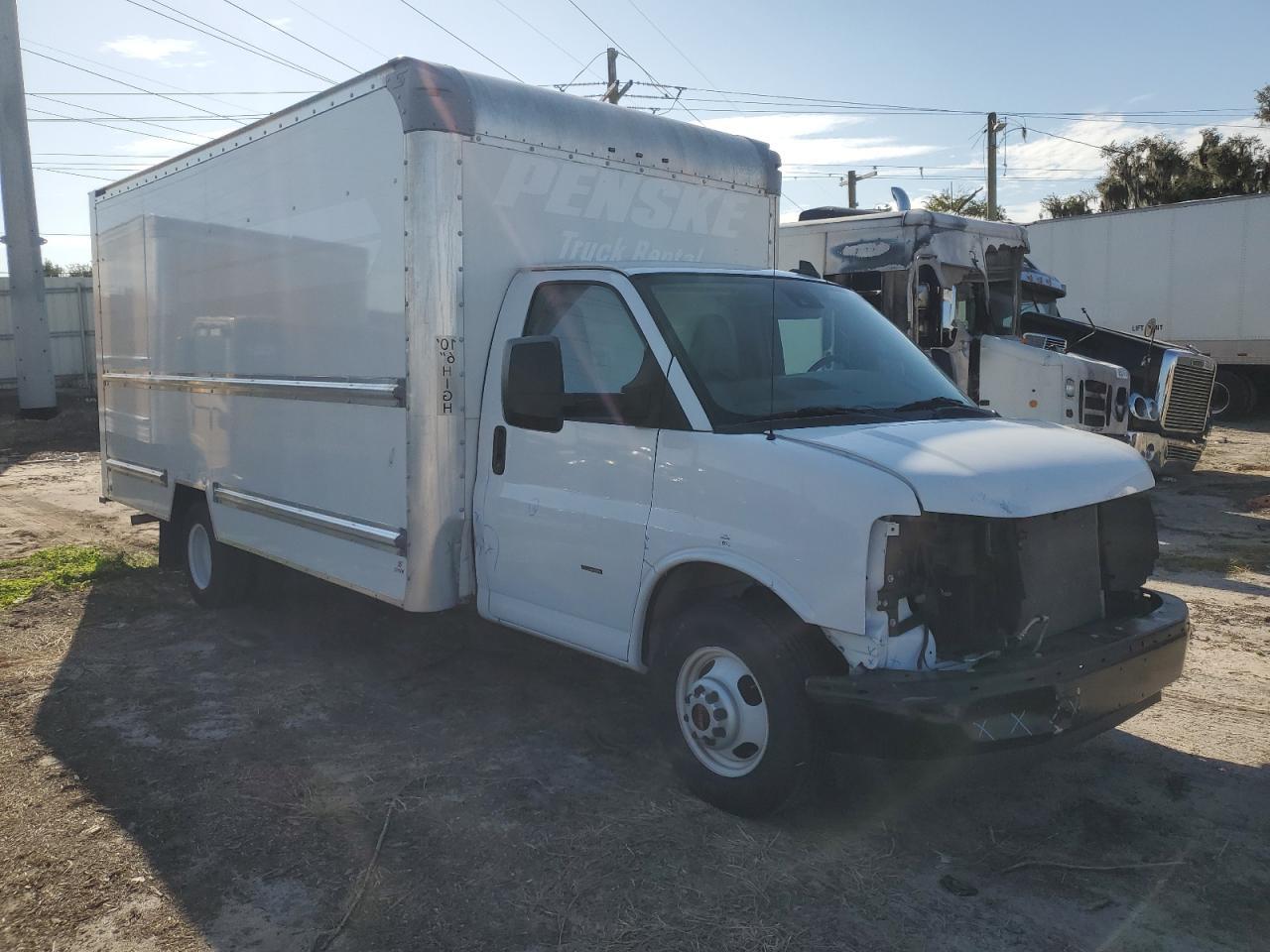 2022 GMC Savana, Cutaway G3500