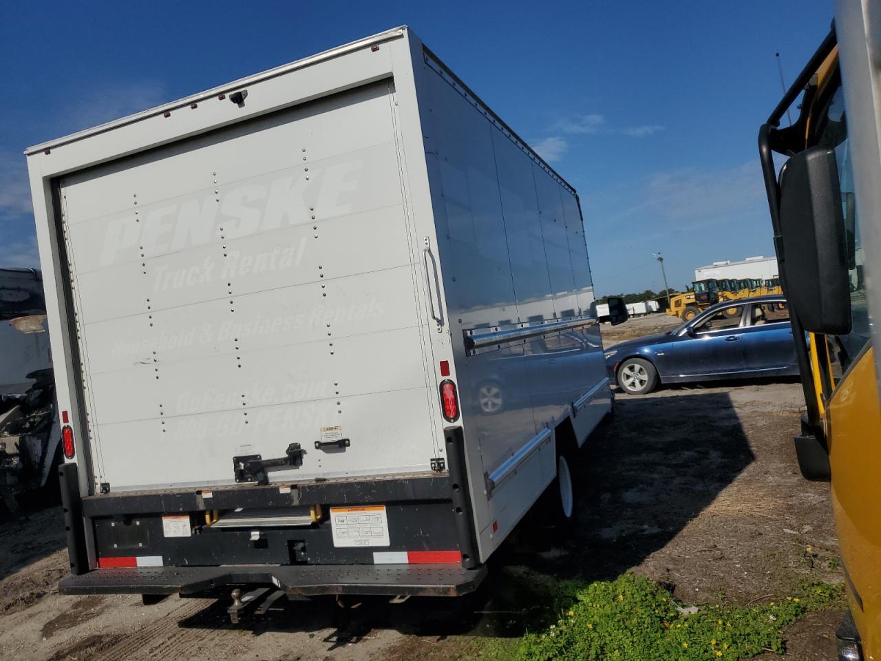 2022 GMC Savana, Cutaway G3500