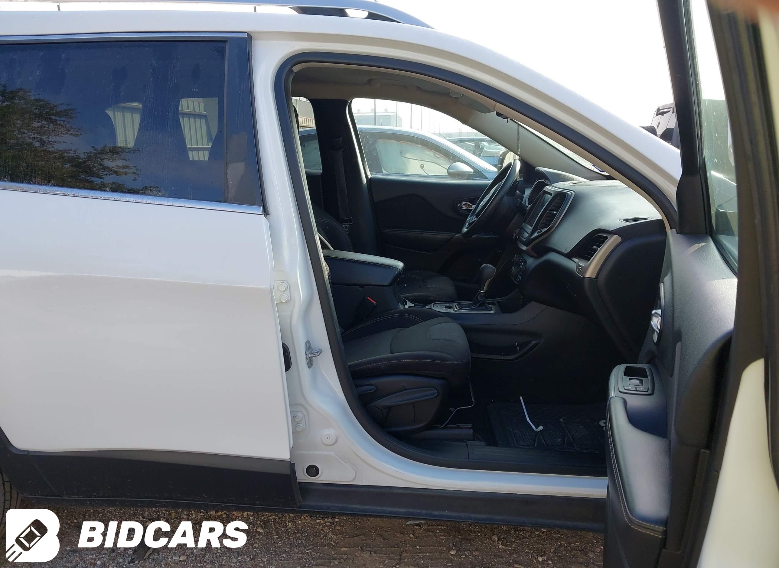 2015 Jeep Cherokee, Latitude