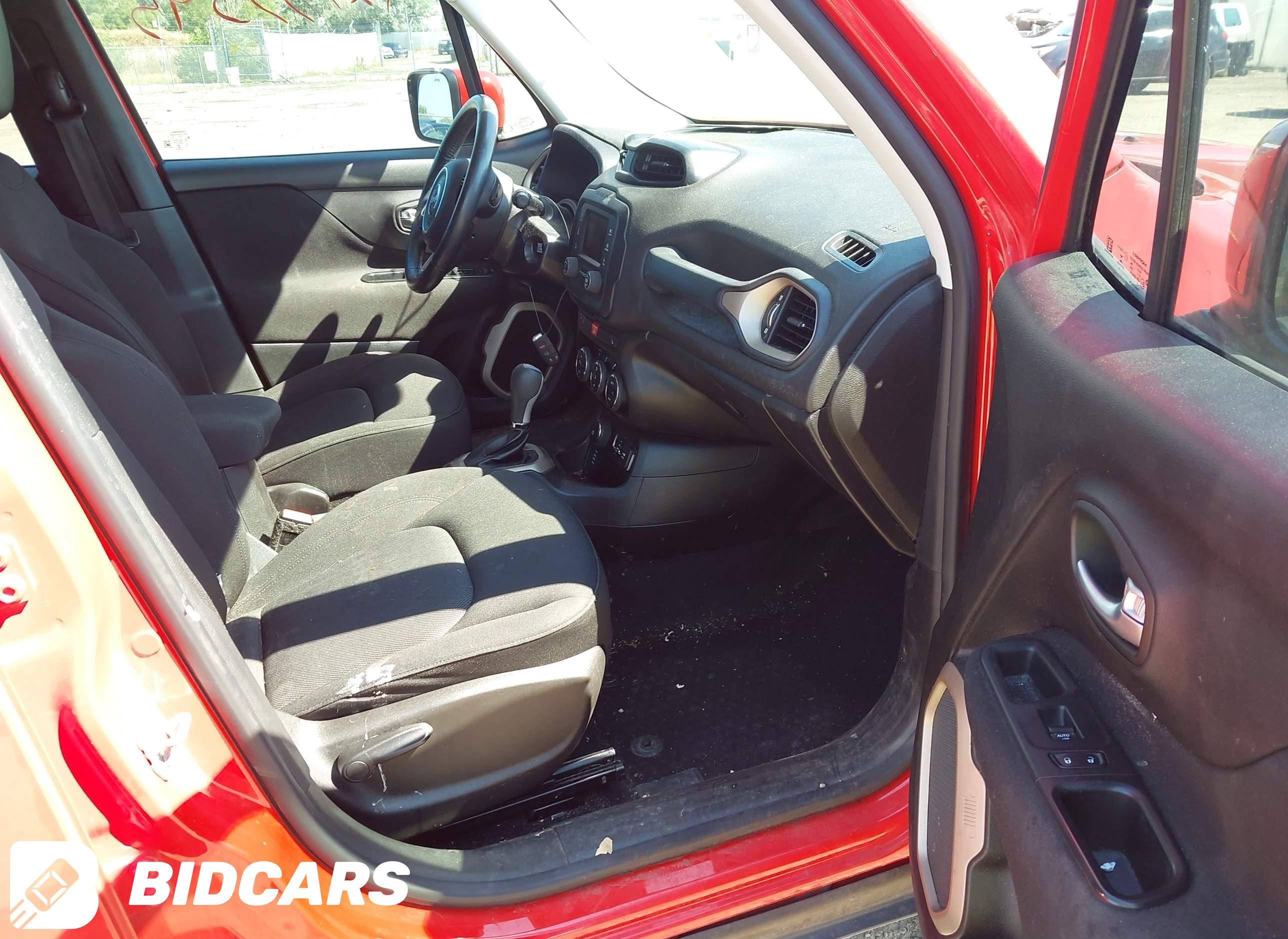 2016 Jeep Renegade, Latitude