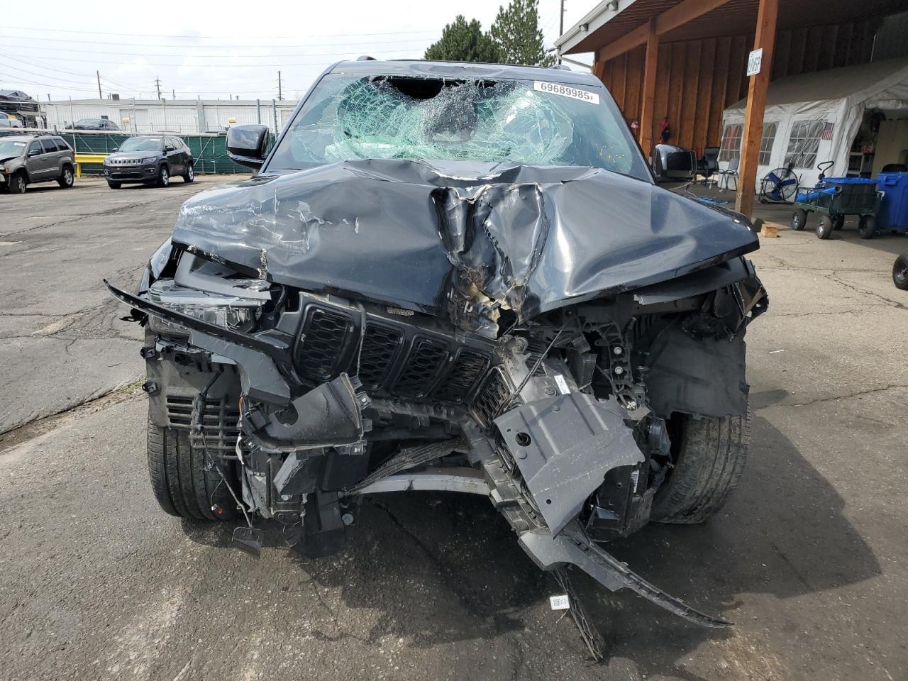 2023 Jeep Grand Cherokee, Laredo