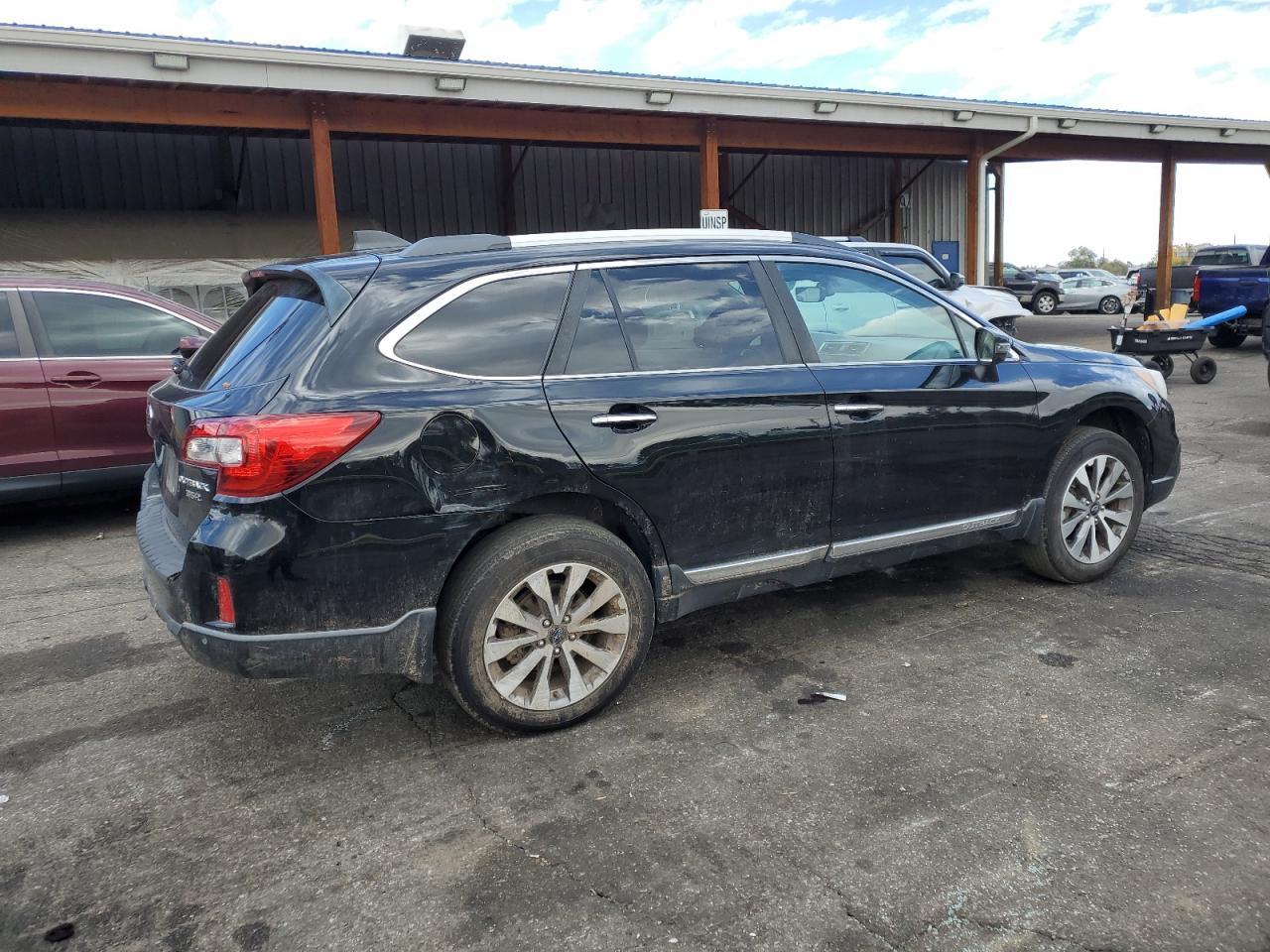 2017 Subaru Outback, Touring