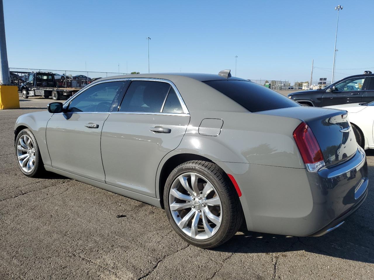 2019 Chrysler 300, Touring