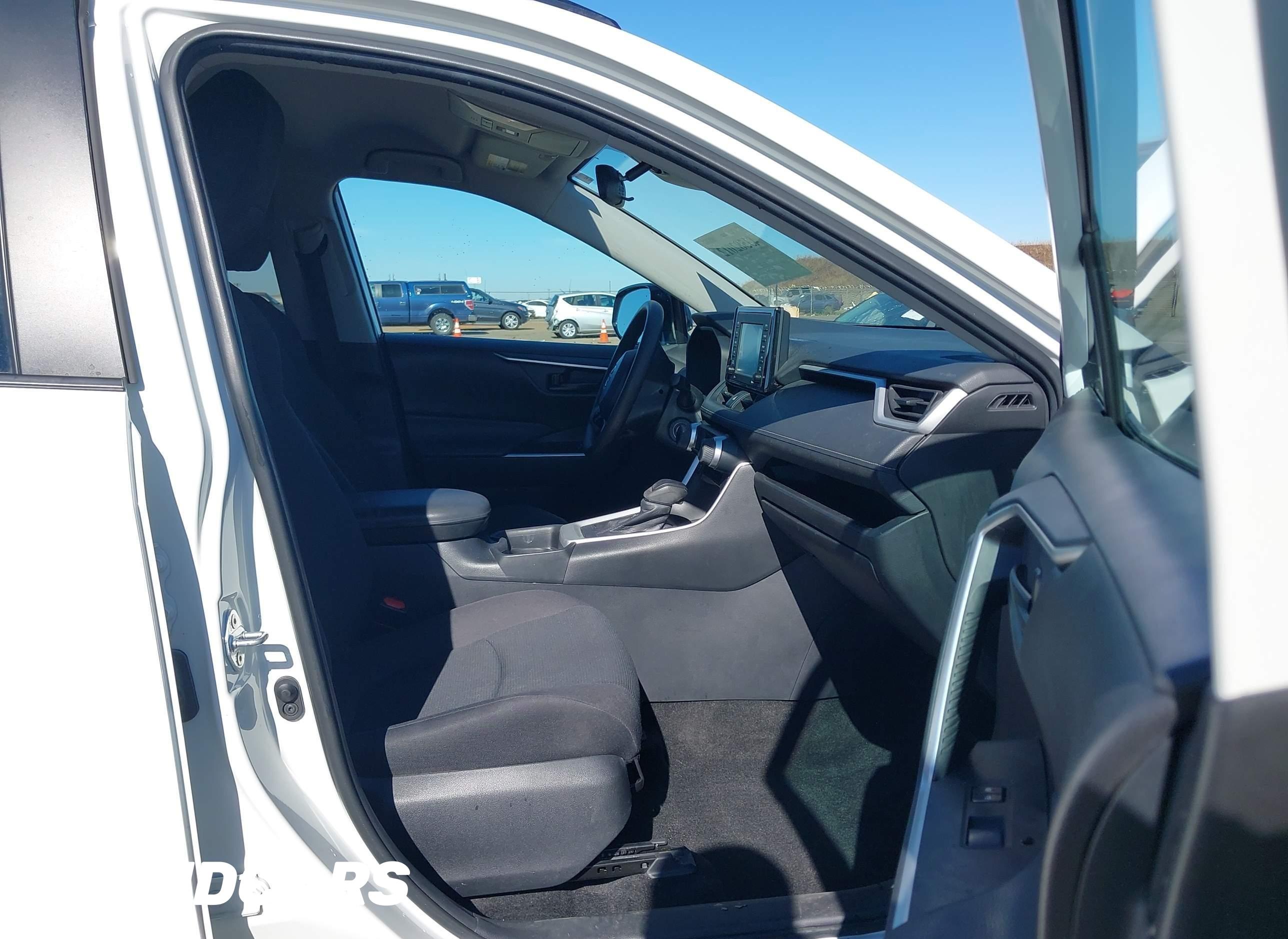 2021 Toyota RAV4, LE