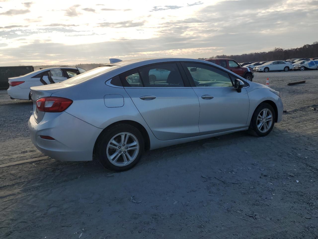 2017 Chevrolet Cruze, LT