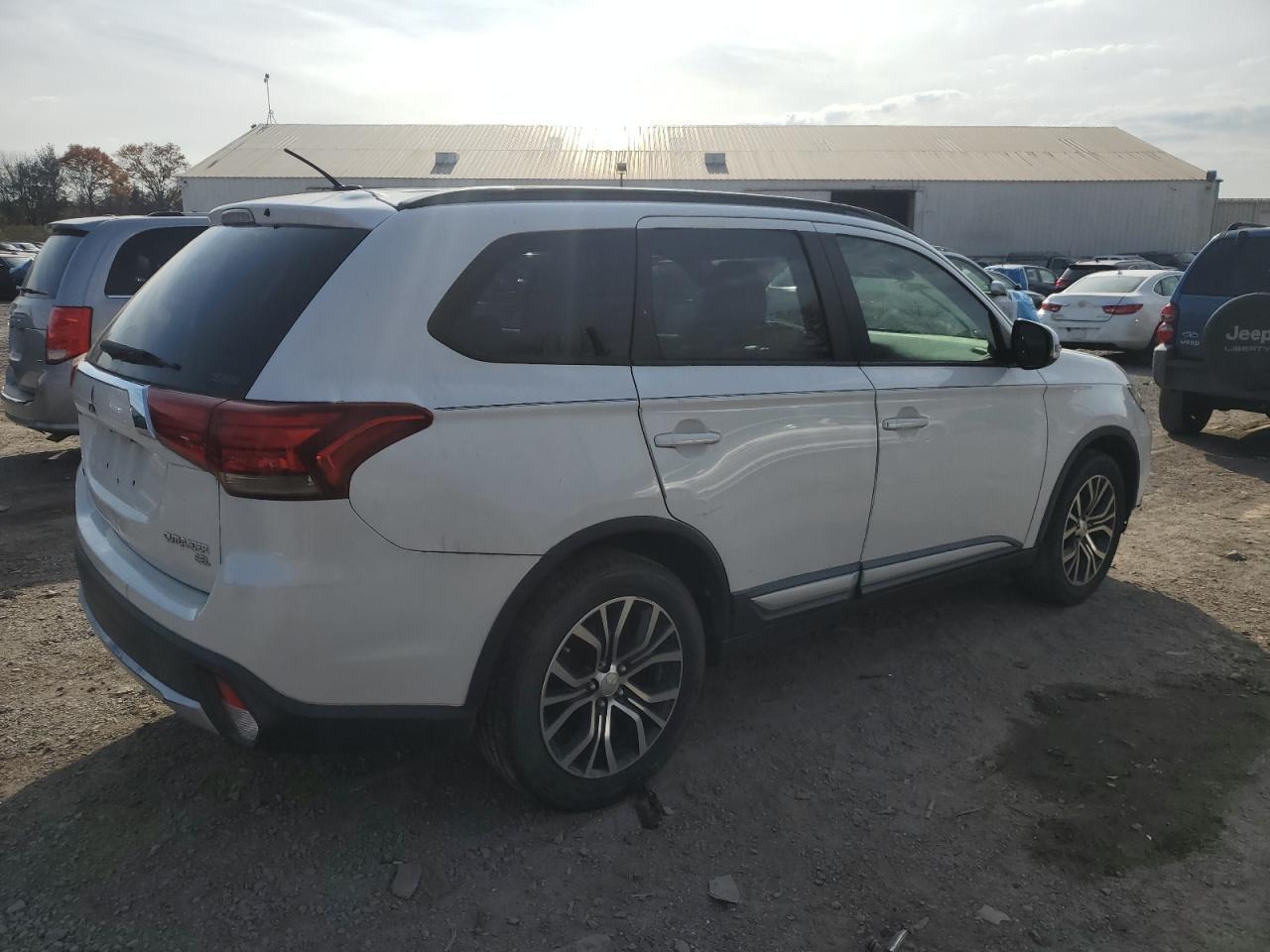 2016 Mitsubishi Outlander, SE