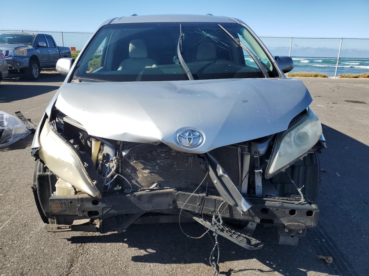 2016 Toyota Sienna, LE