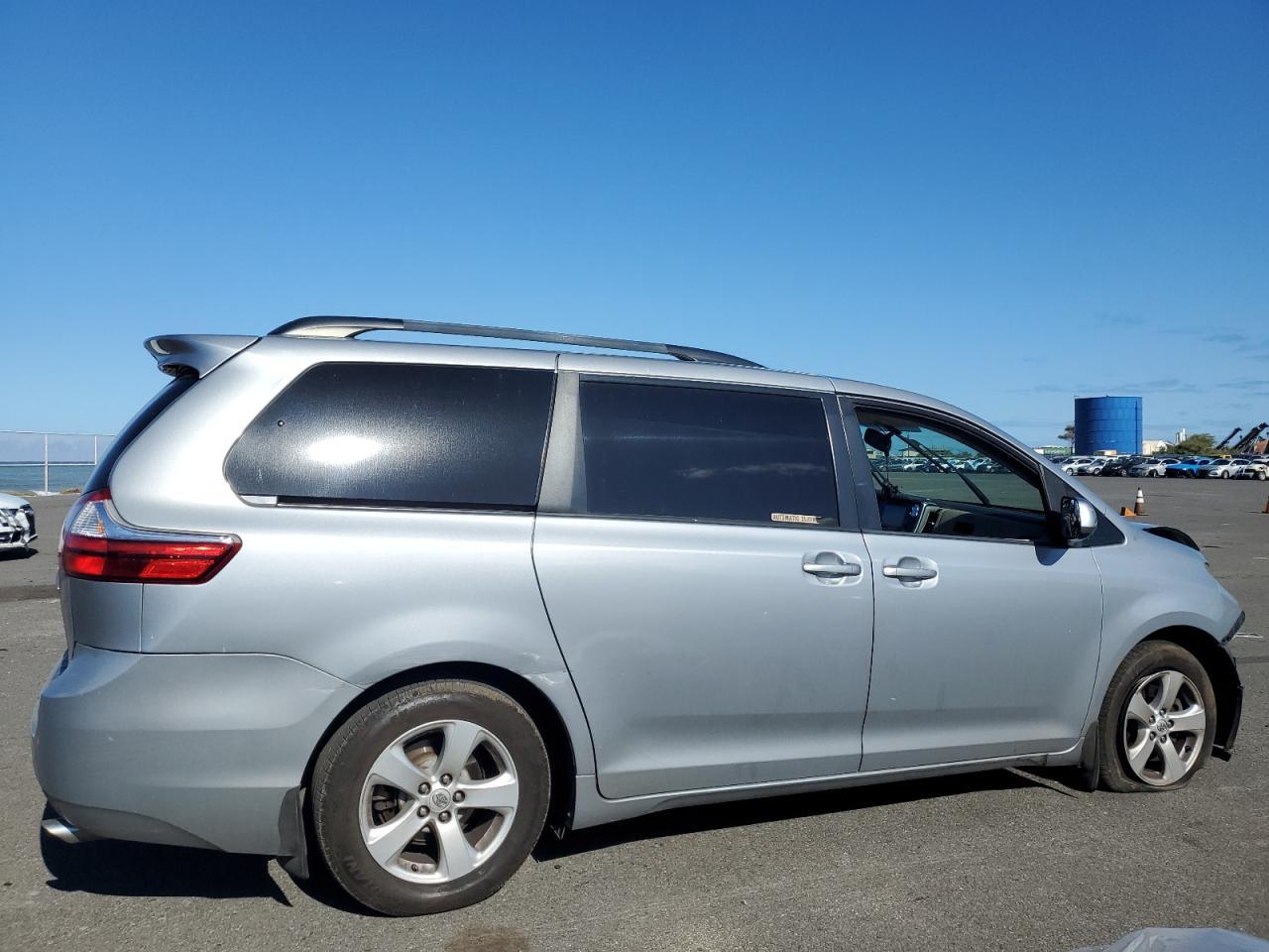 2016 Toyota Sienna, LE