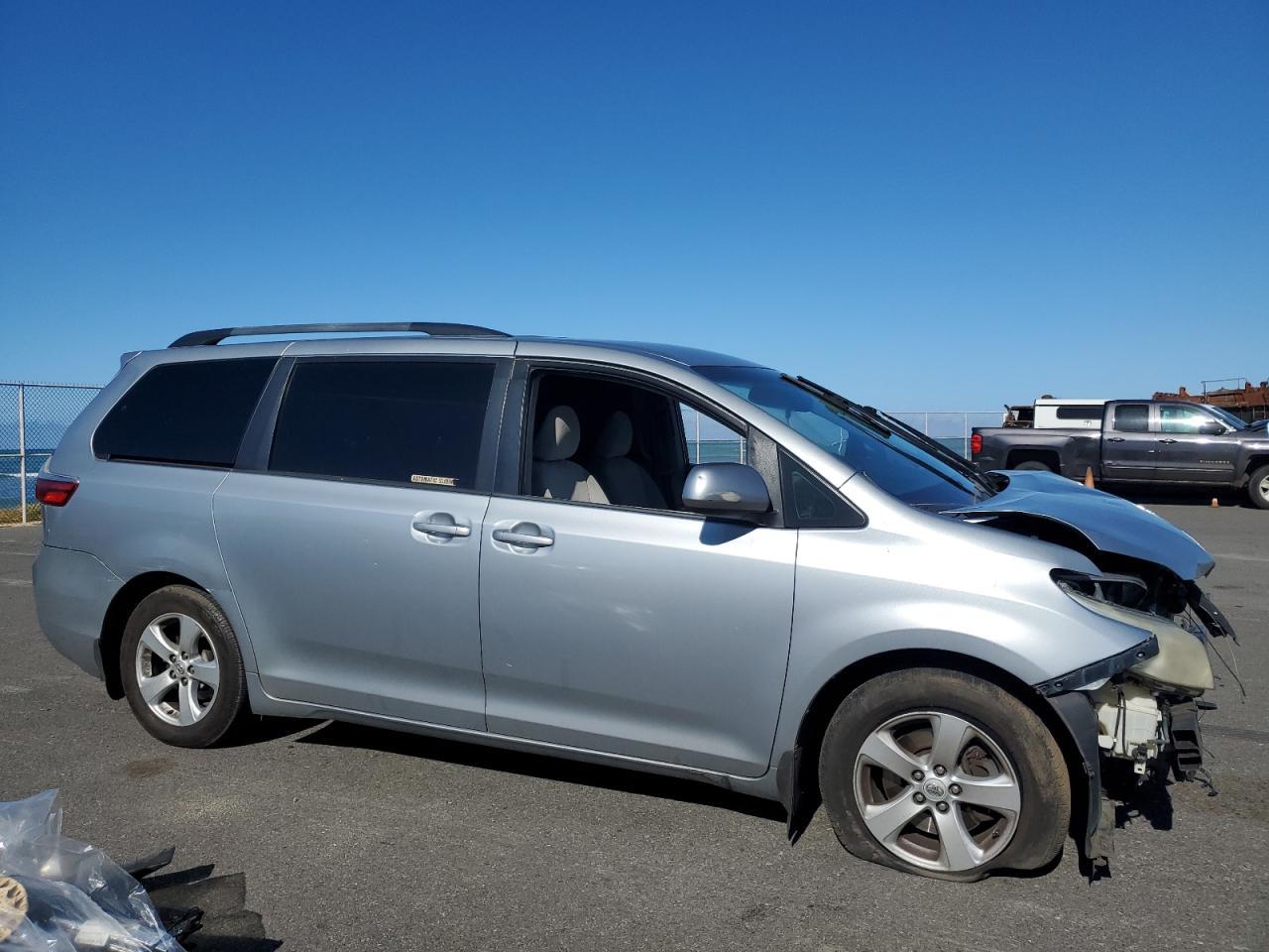 2016 Toyota Sienna, LE