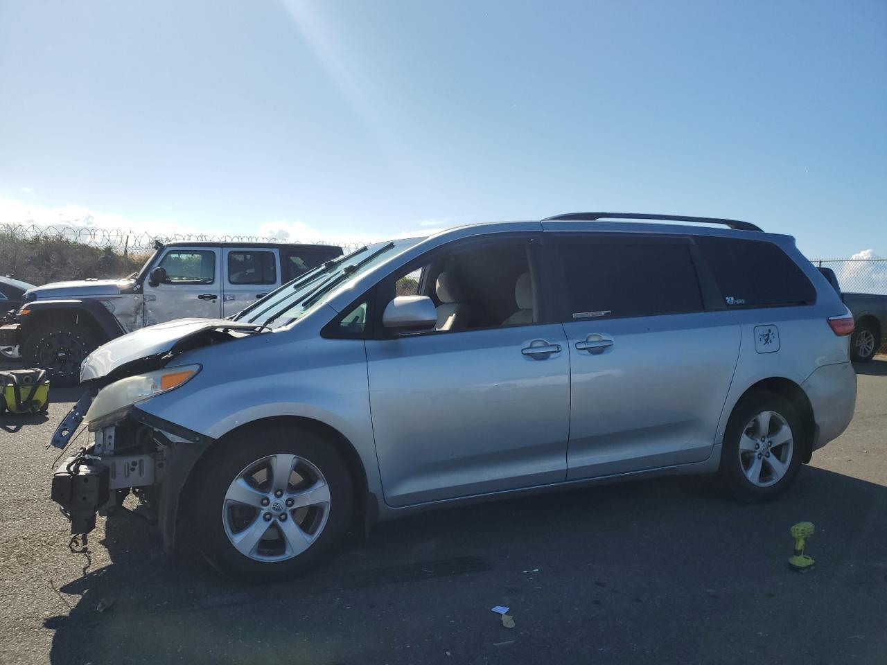 2016 Toyota Sienna, LE