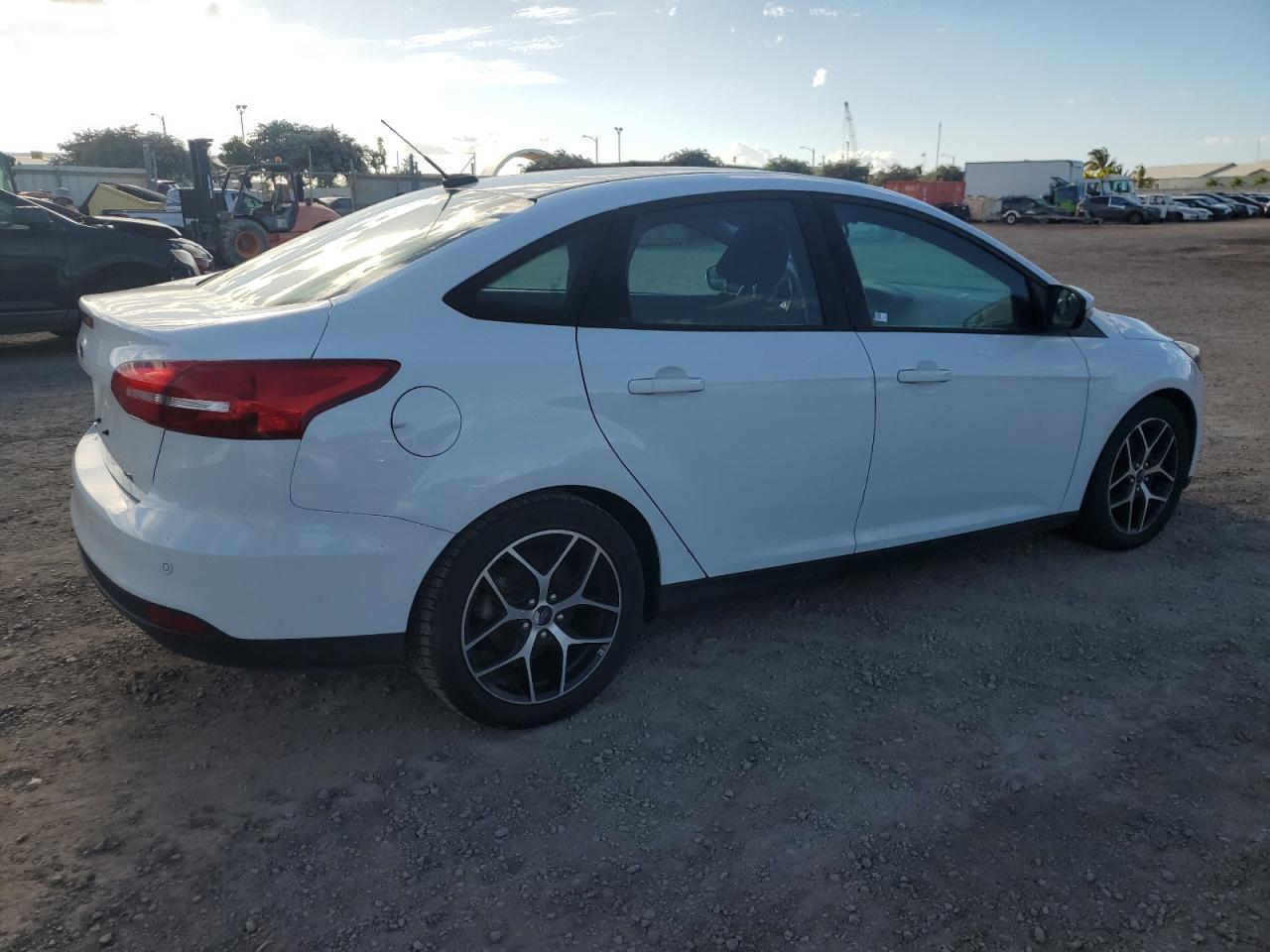 2017 Ford Focus, Sel