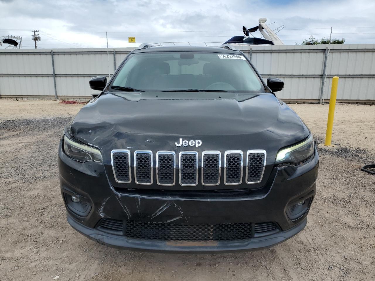 2019 Jeep Cherokee, Latitude...
