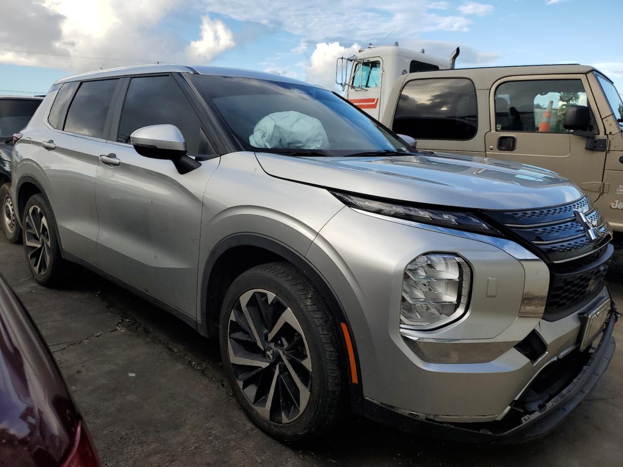 2024 Mitsubishi Outlander, ES