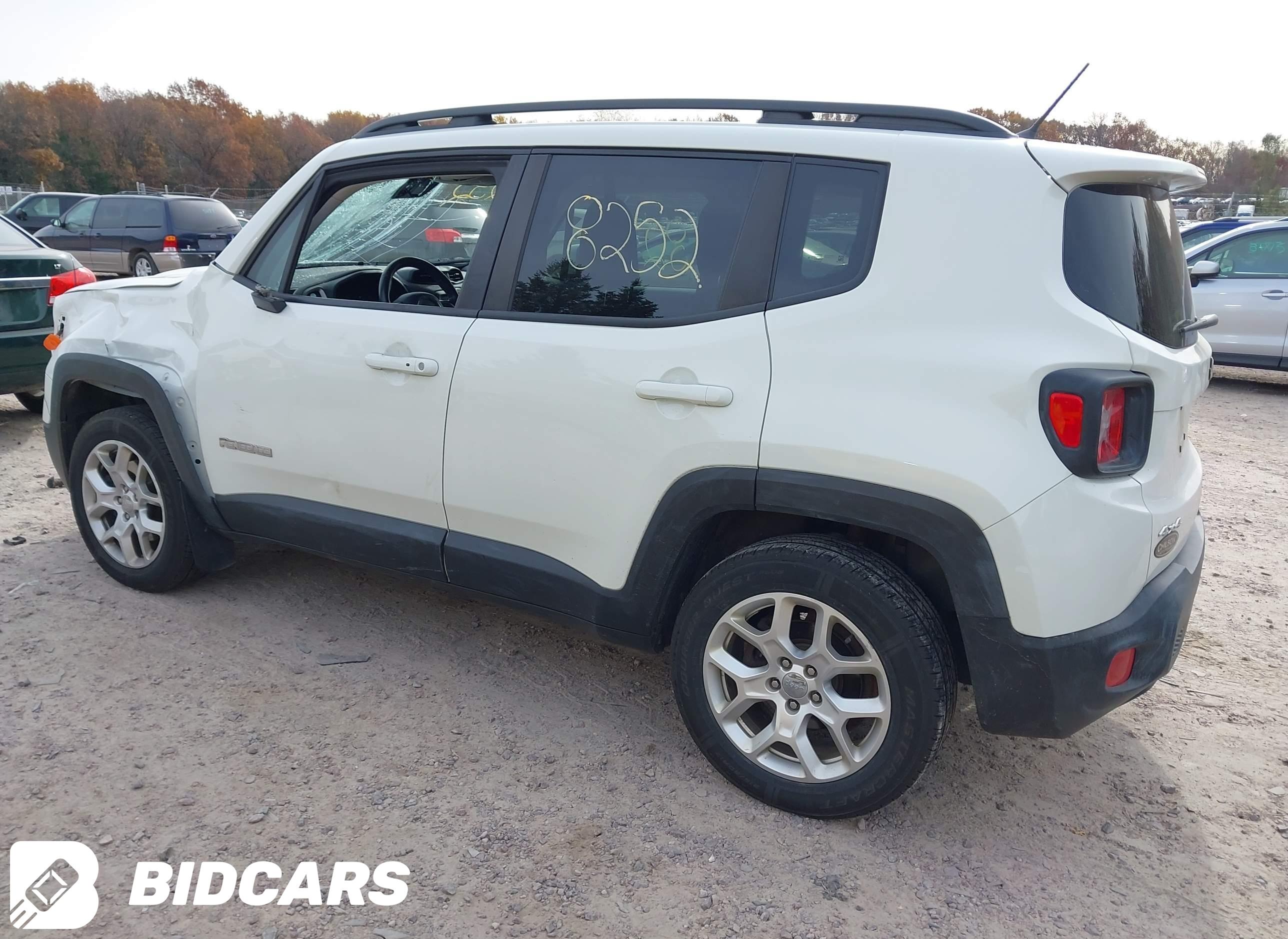 2016 Jeep Renegade, Latitude