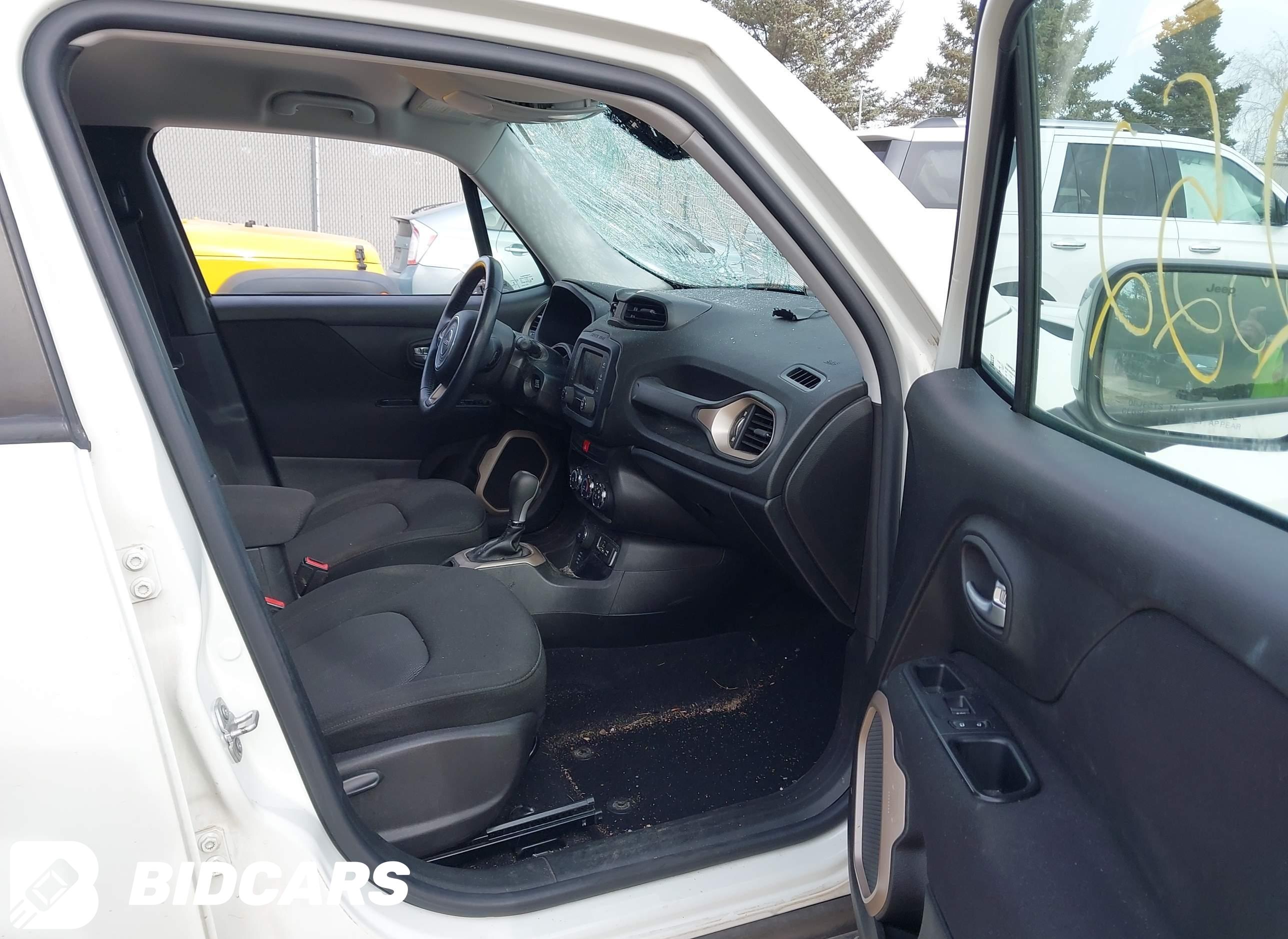 2016 Jeep Renegade, Latitude