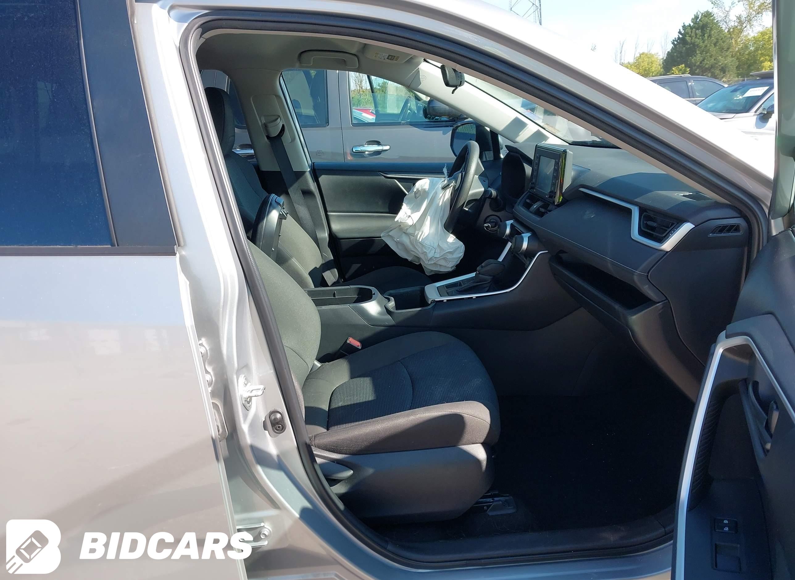 2022 Toyota RAV4, LE