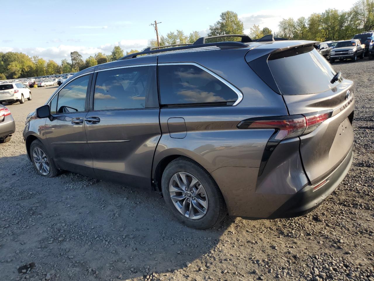 2023 Toyota Sienna, LE