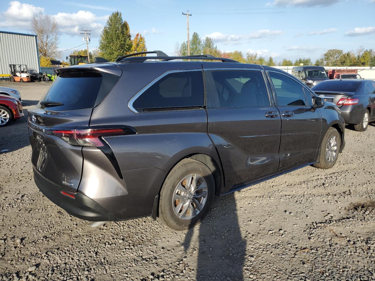 2023 Toyota Sienna, LE