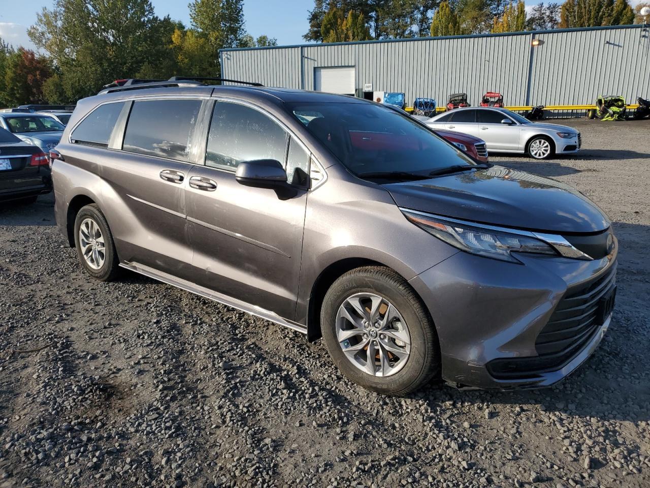 2023 Toyota Sienna, LE