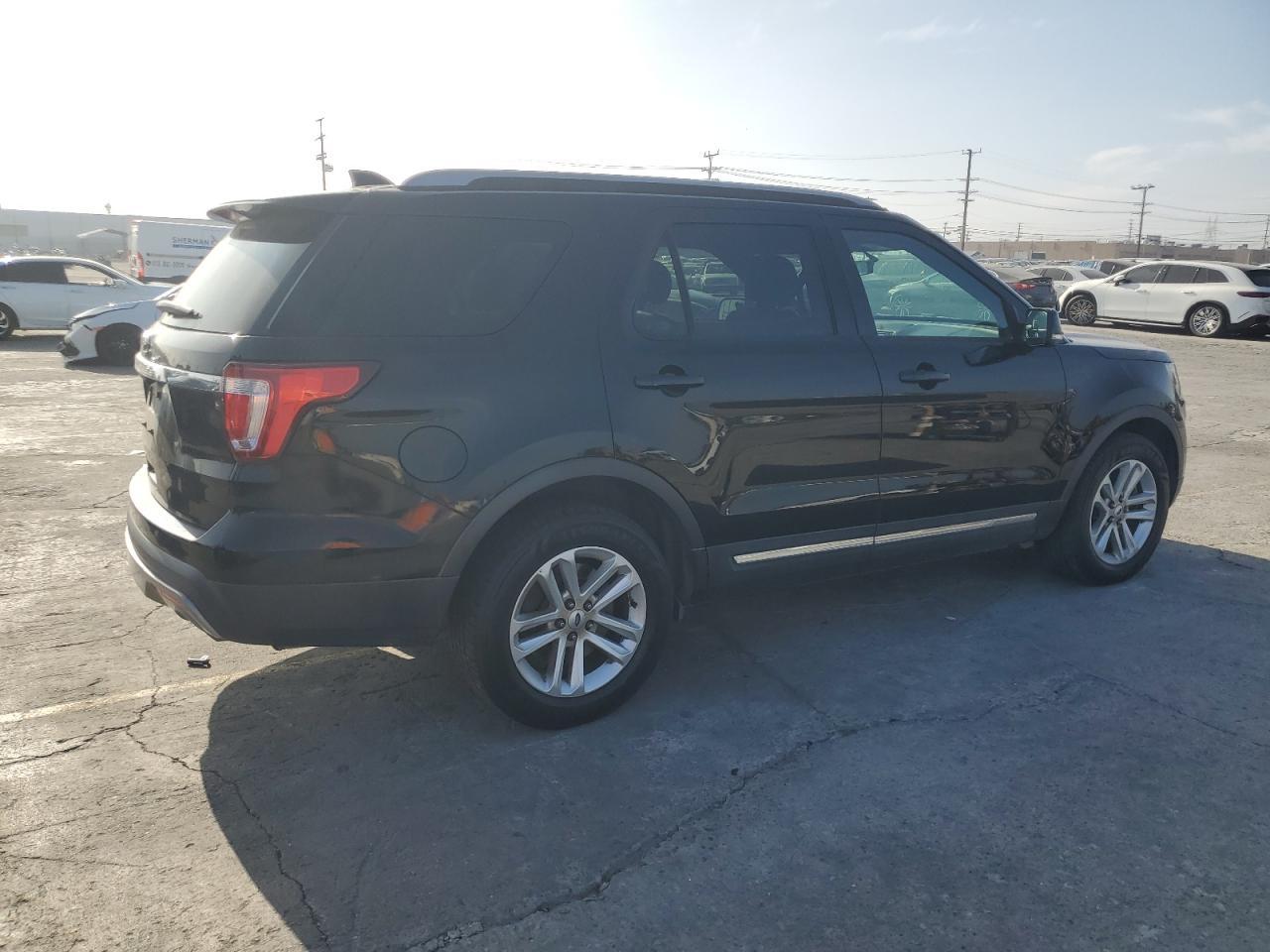 2017 Ford Explorer, Xlt