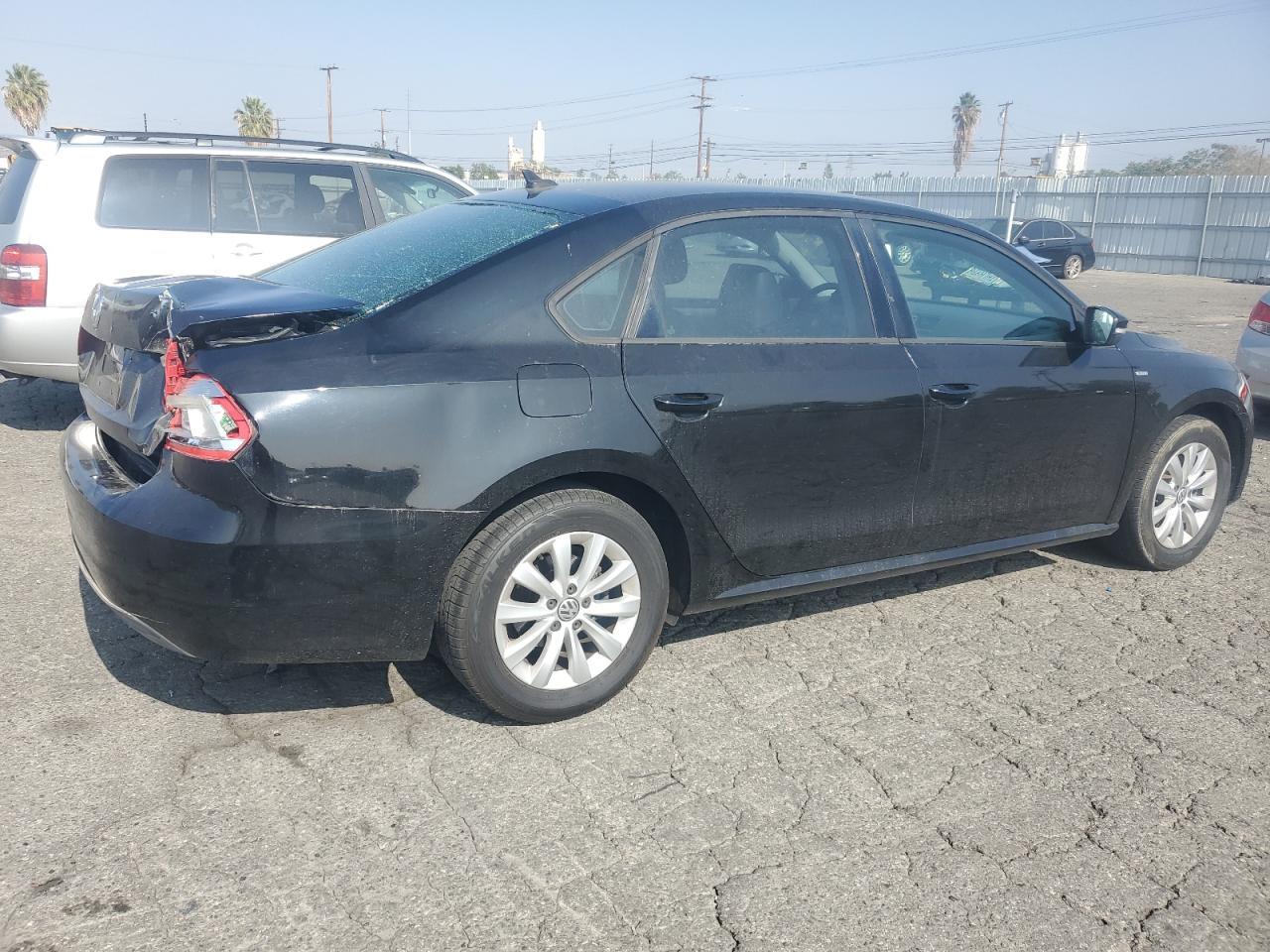 2015 Volkswagen Passat, S