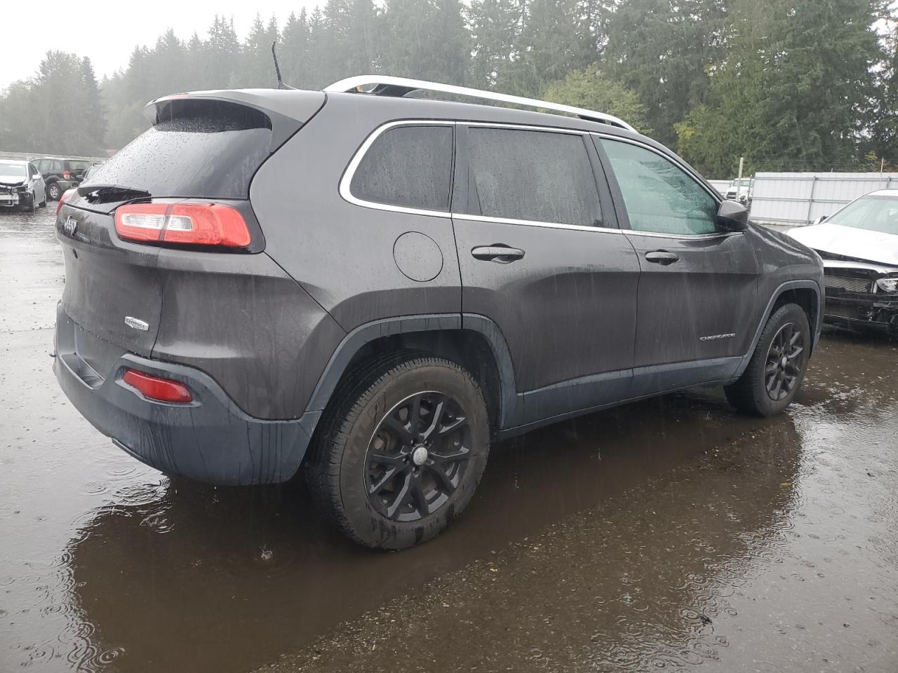 2016 Jeep Cherokee, Latitude
