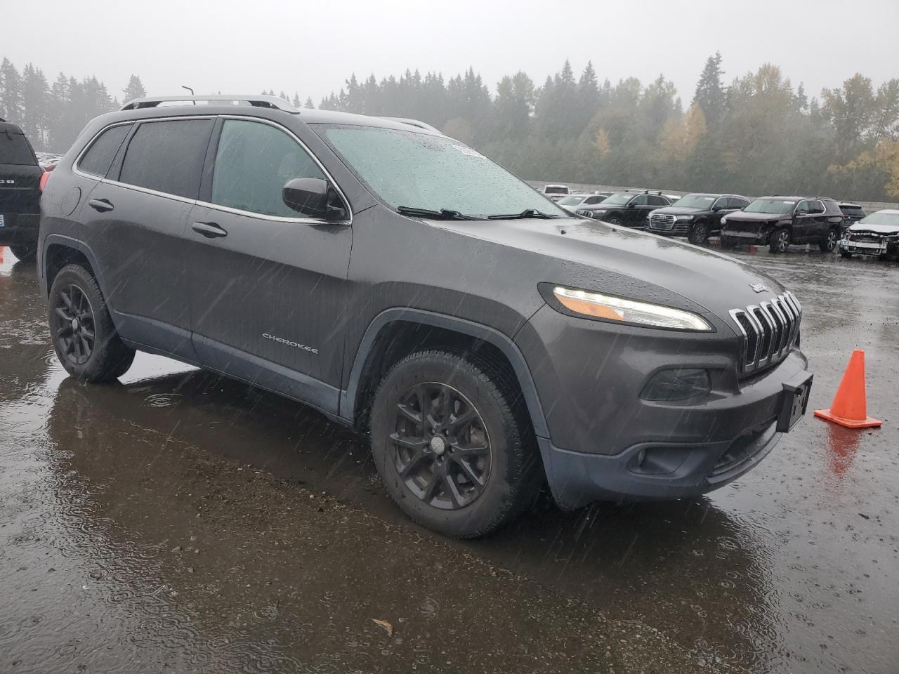 2016 Jeep Cherokee, Latitude