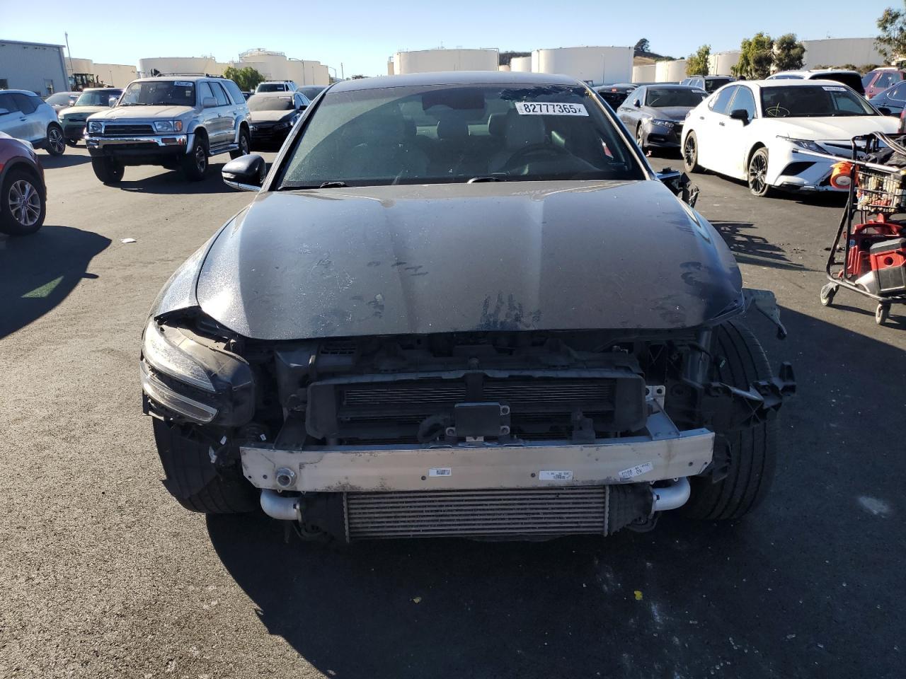 2022 Genesis G70, Base