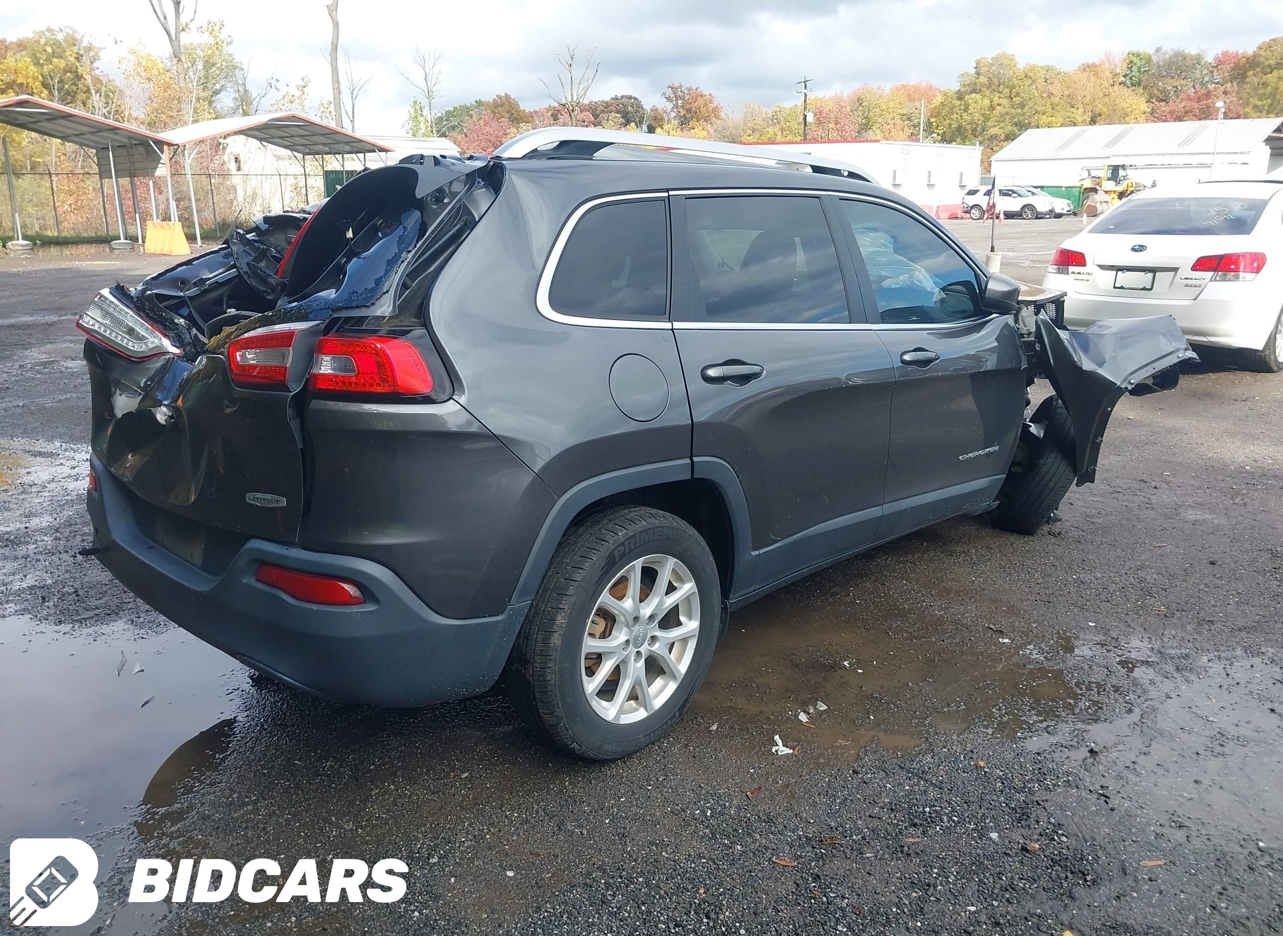 2016 Jeep Cherokee, Latitude