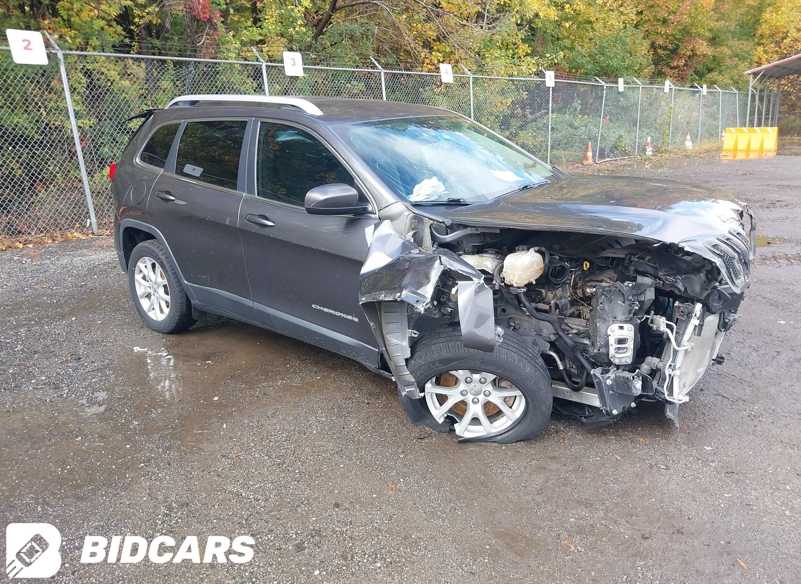 2016 Jeep Cherokee, Latitude