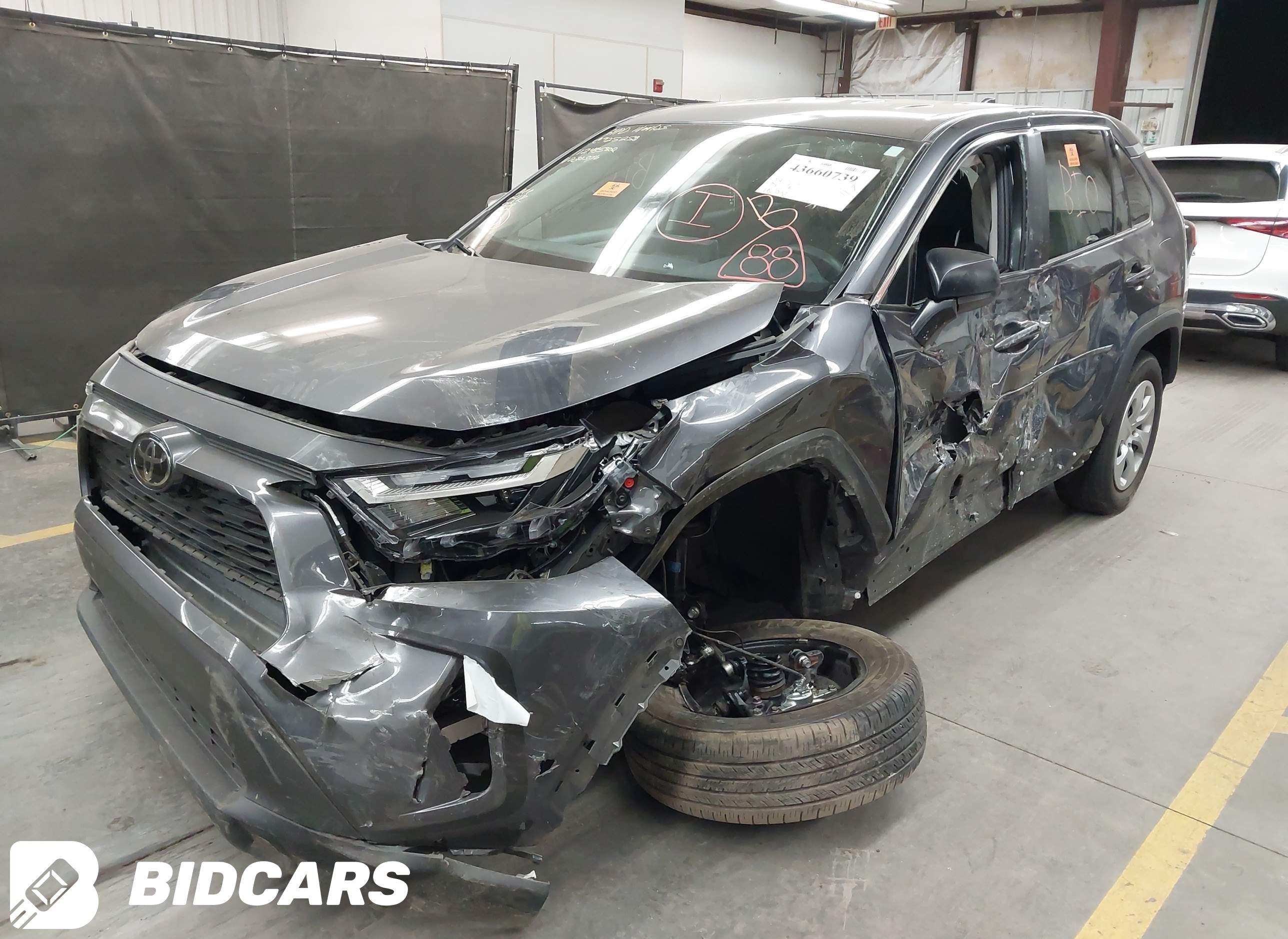 2023 Toyota RAV4, LE