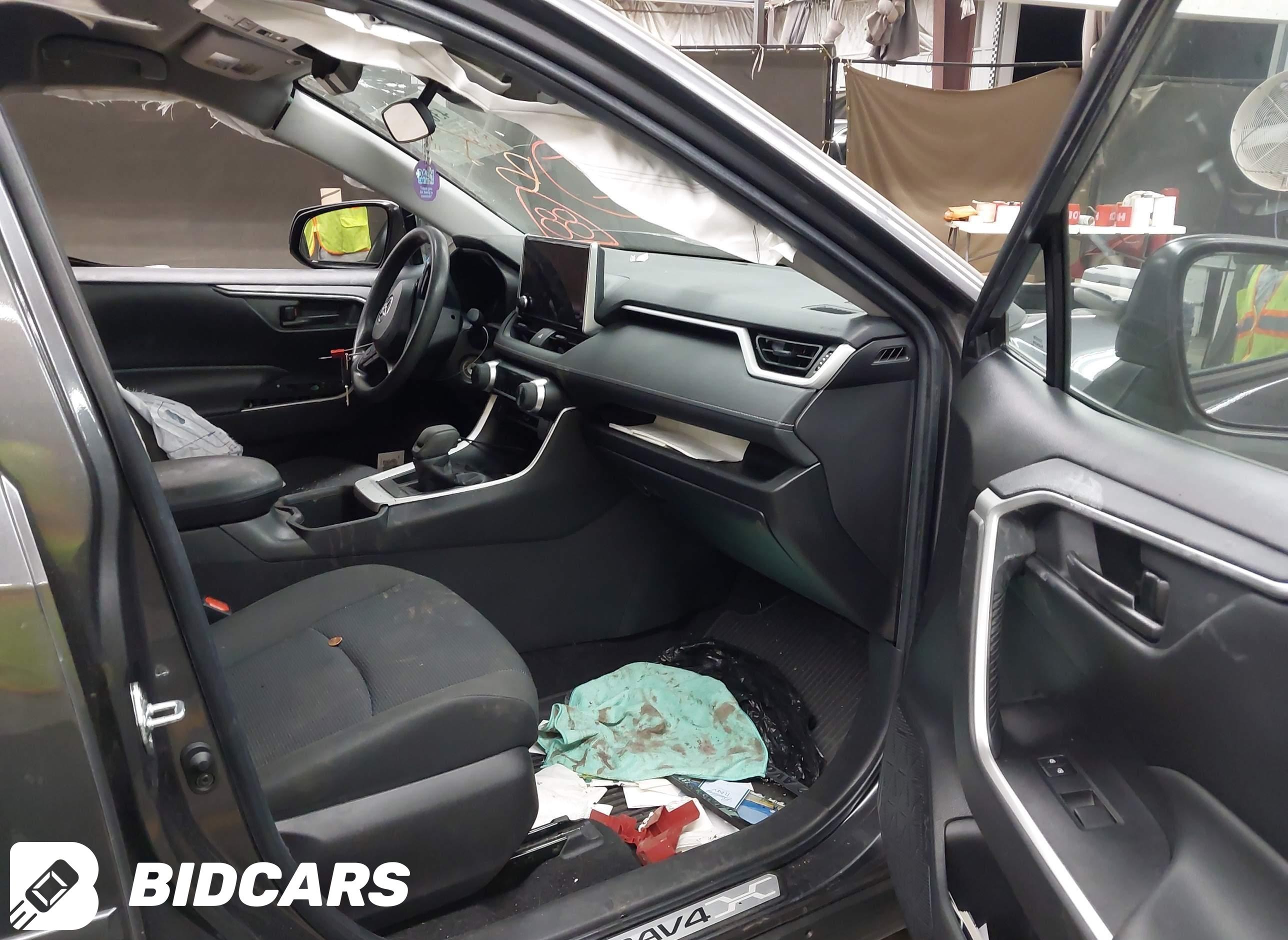 2023 Toyota RAV4, LE