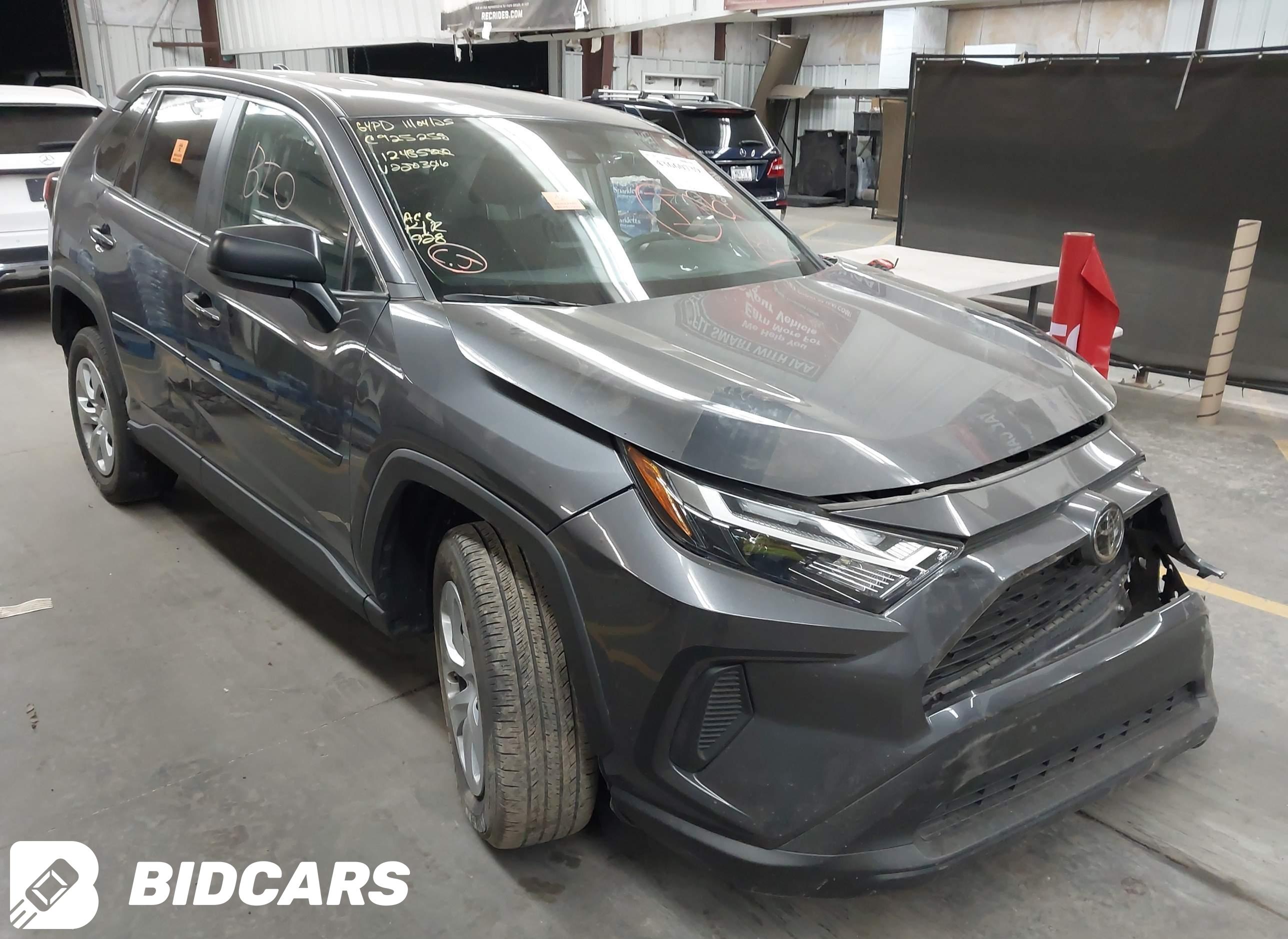 2023 Toyota RAV4, LE