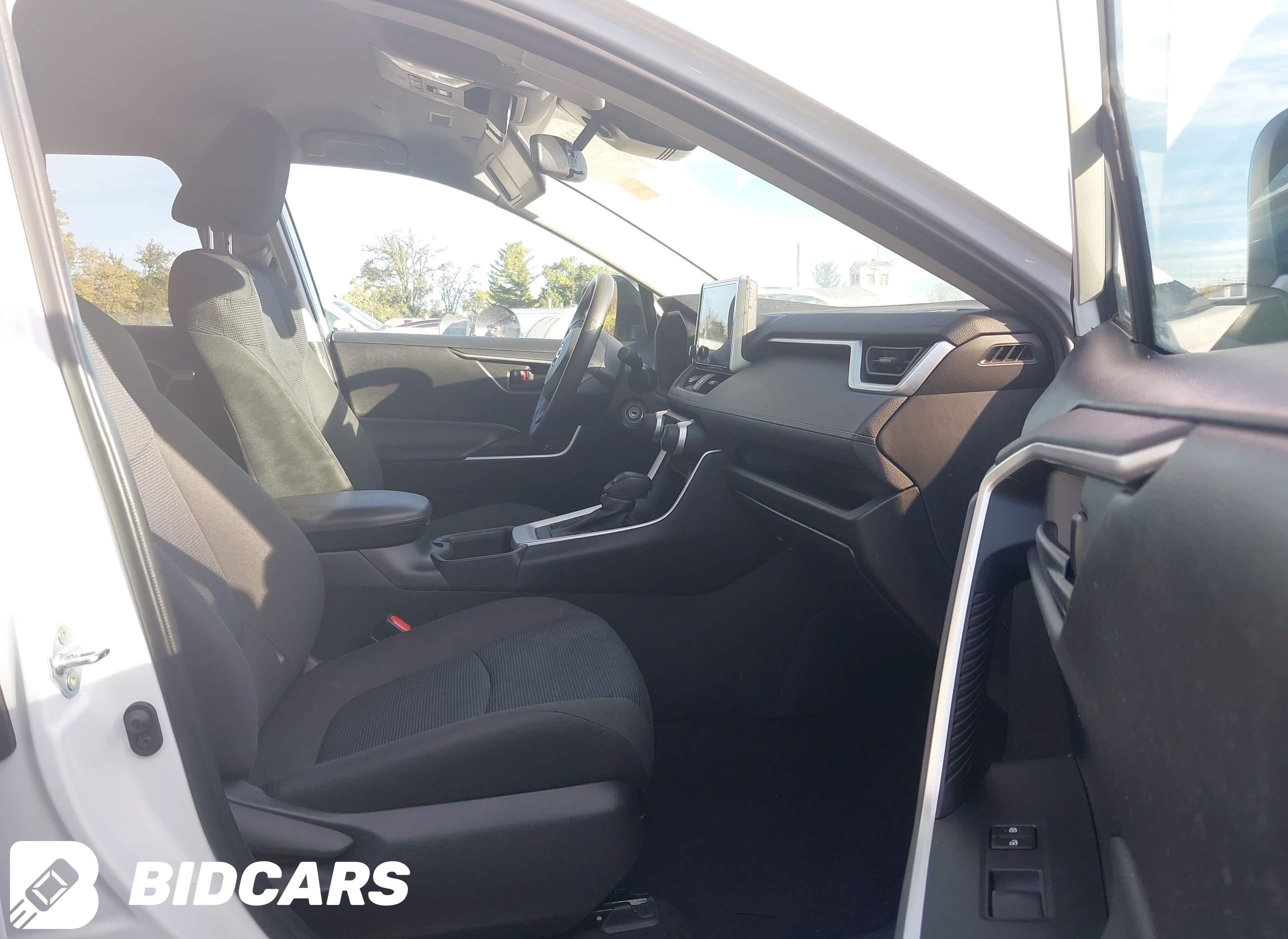 2023 Toyota RAV4, LE