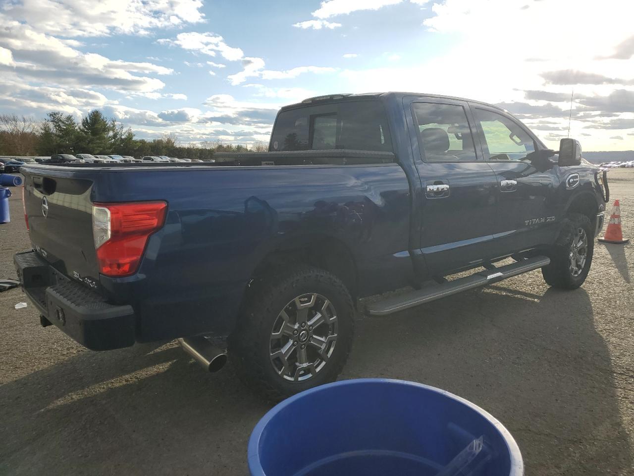 2017 Nissan Titan, SL