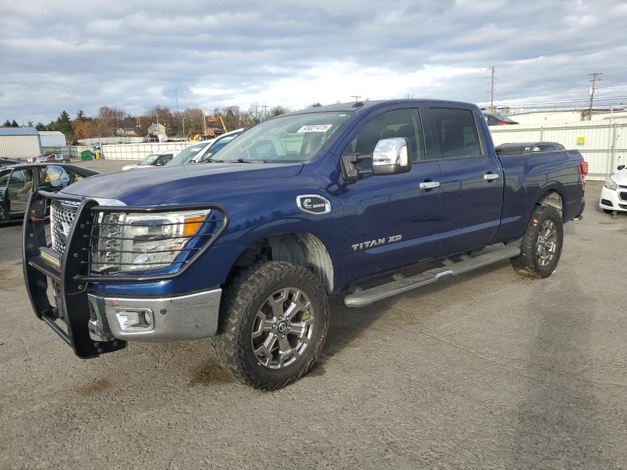 2017 Nissan Titan, SL