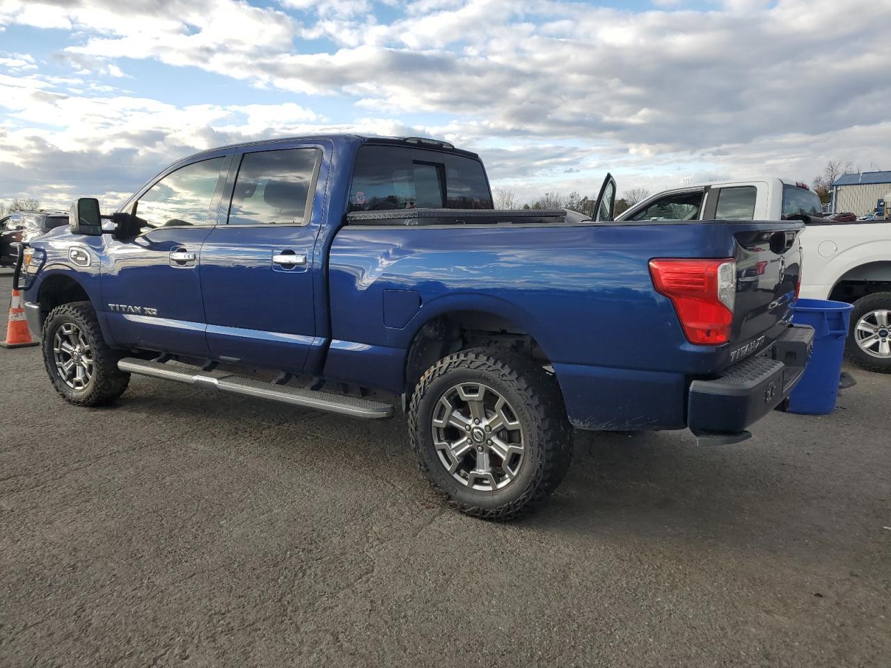 2017 Nissan Titan, SL