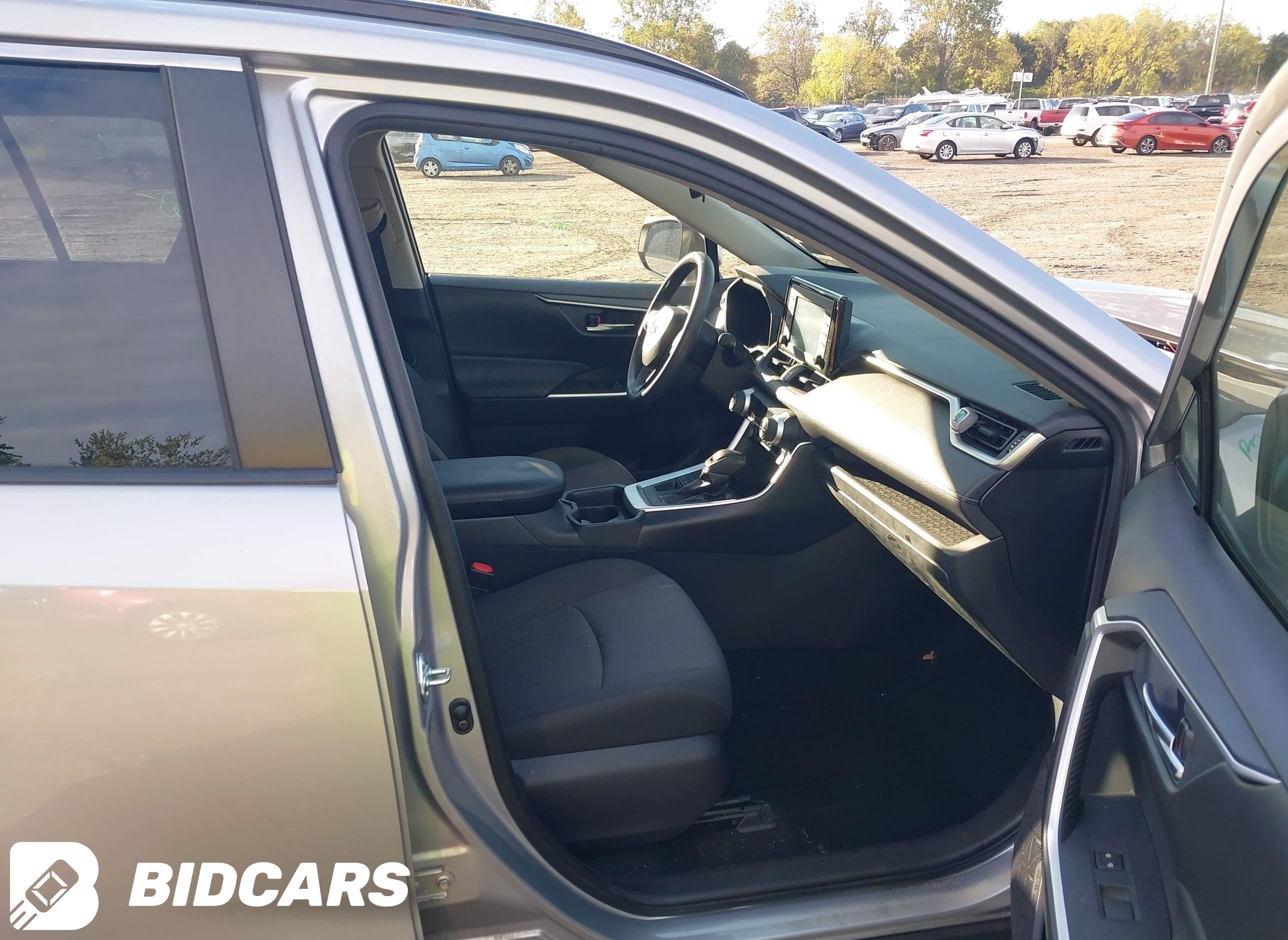 2020 Toyota RAV4, Xle