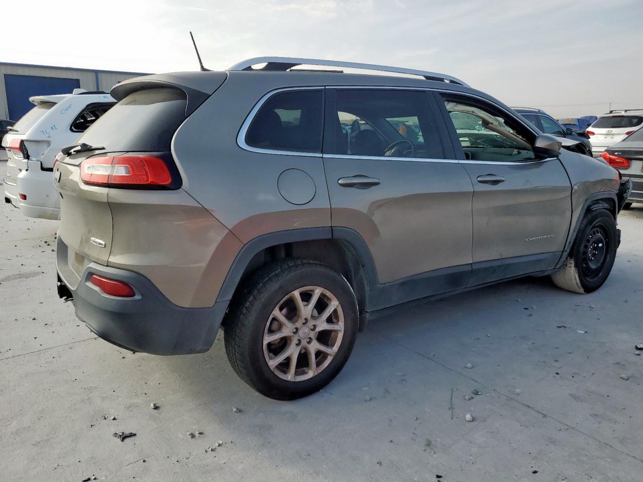 2017 Jeep Cherokee, Latitude