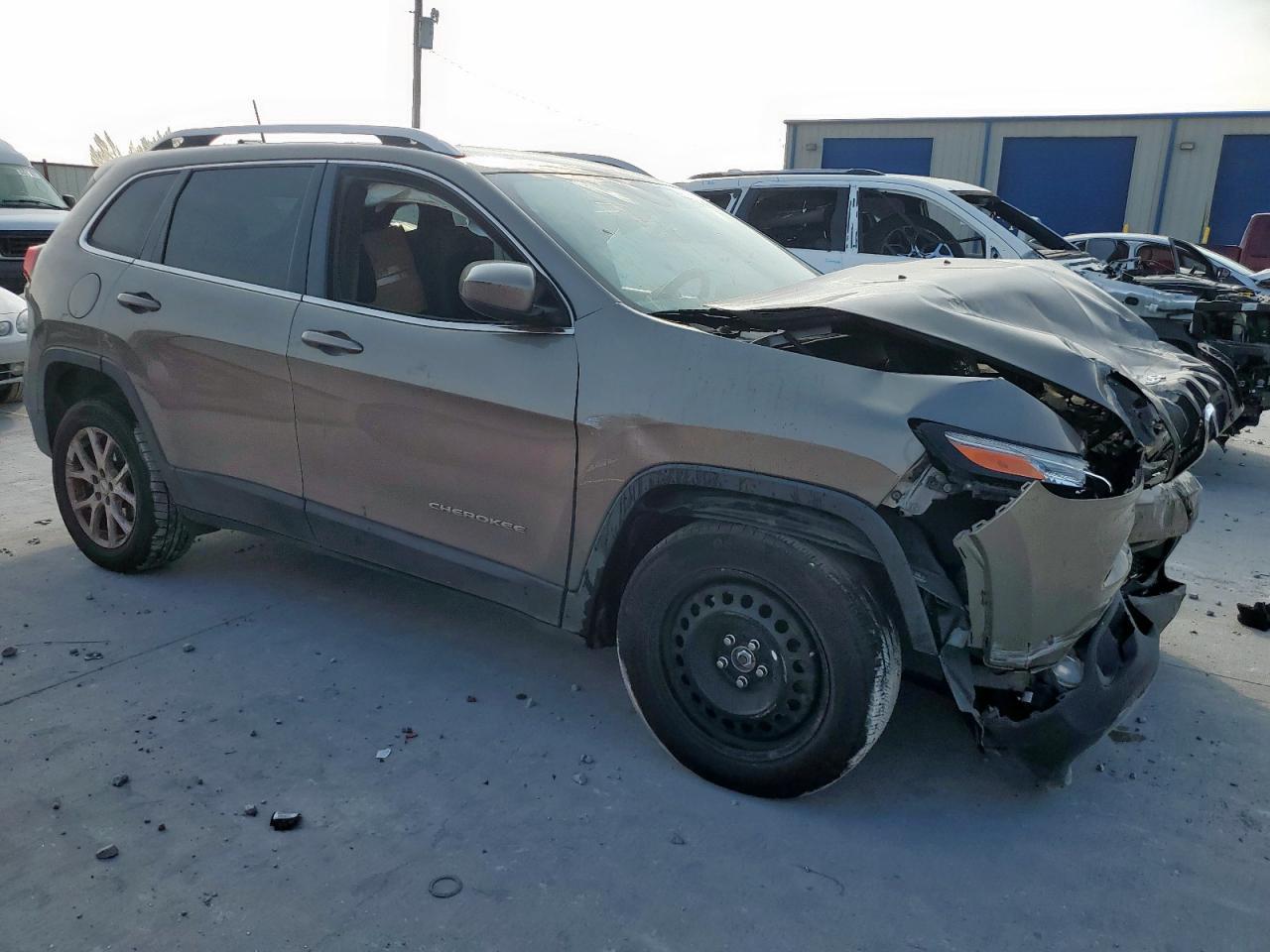 2017 Jeep Cherokee, Latitude