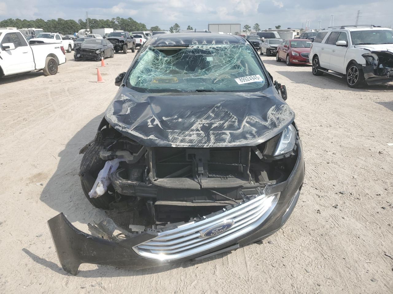 2022 Ford Edge, Titanium