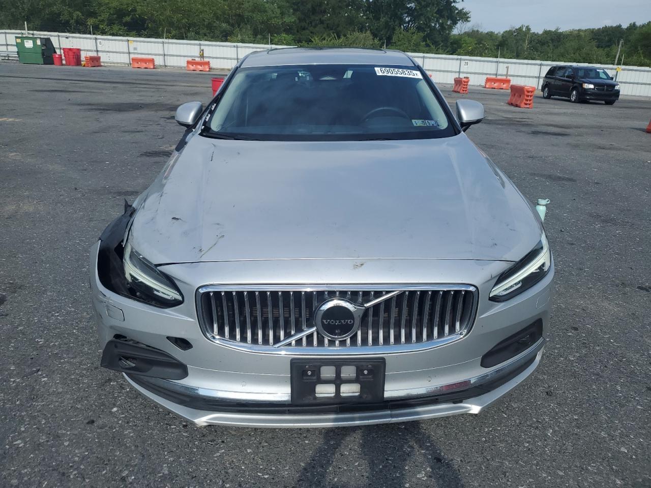 2023 Volvo S90, Plus