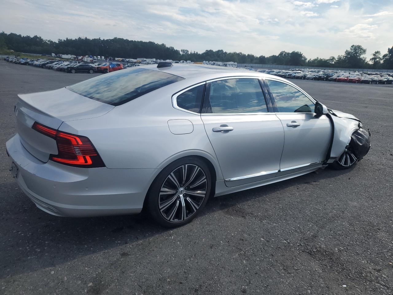 2023 Volvo S90, Plus