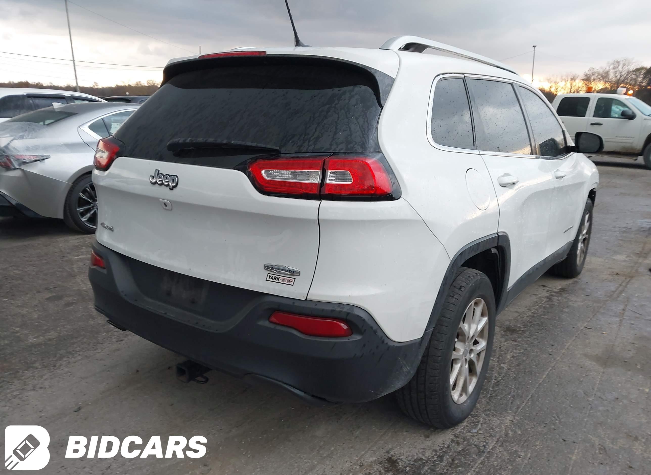 2015 Jeep Cherokee, Latitude