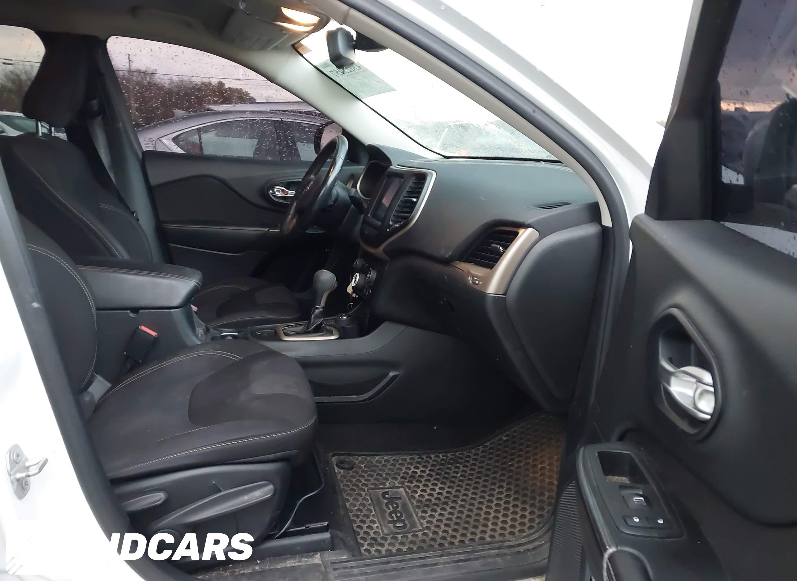 2015 Jeep Cherokee, Latitude